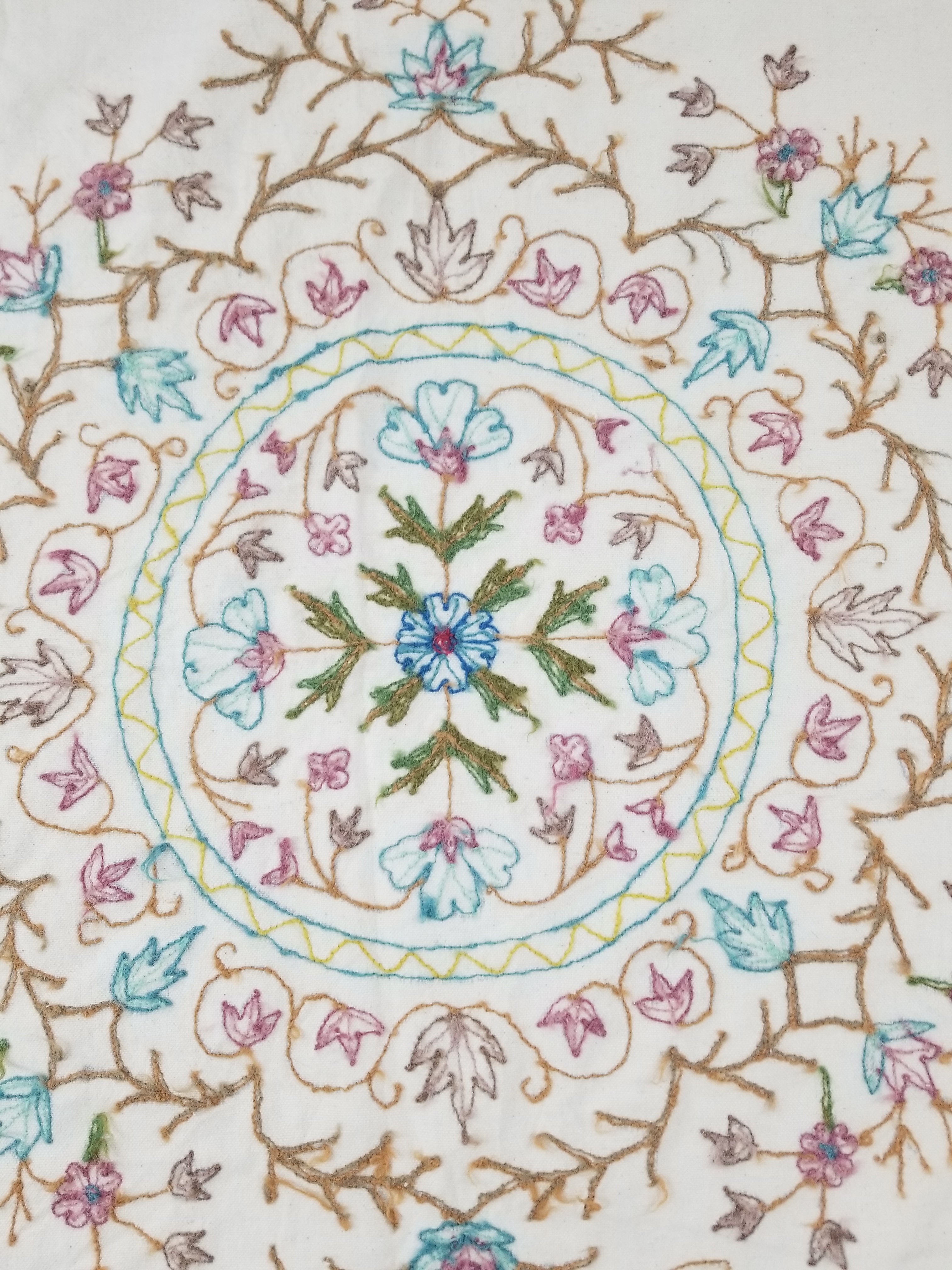 Vintage Traditional Indian Kashmiri Crewel Work Floral Bedspread 194x192cm