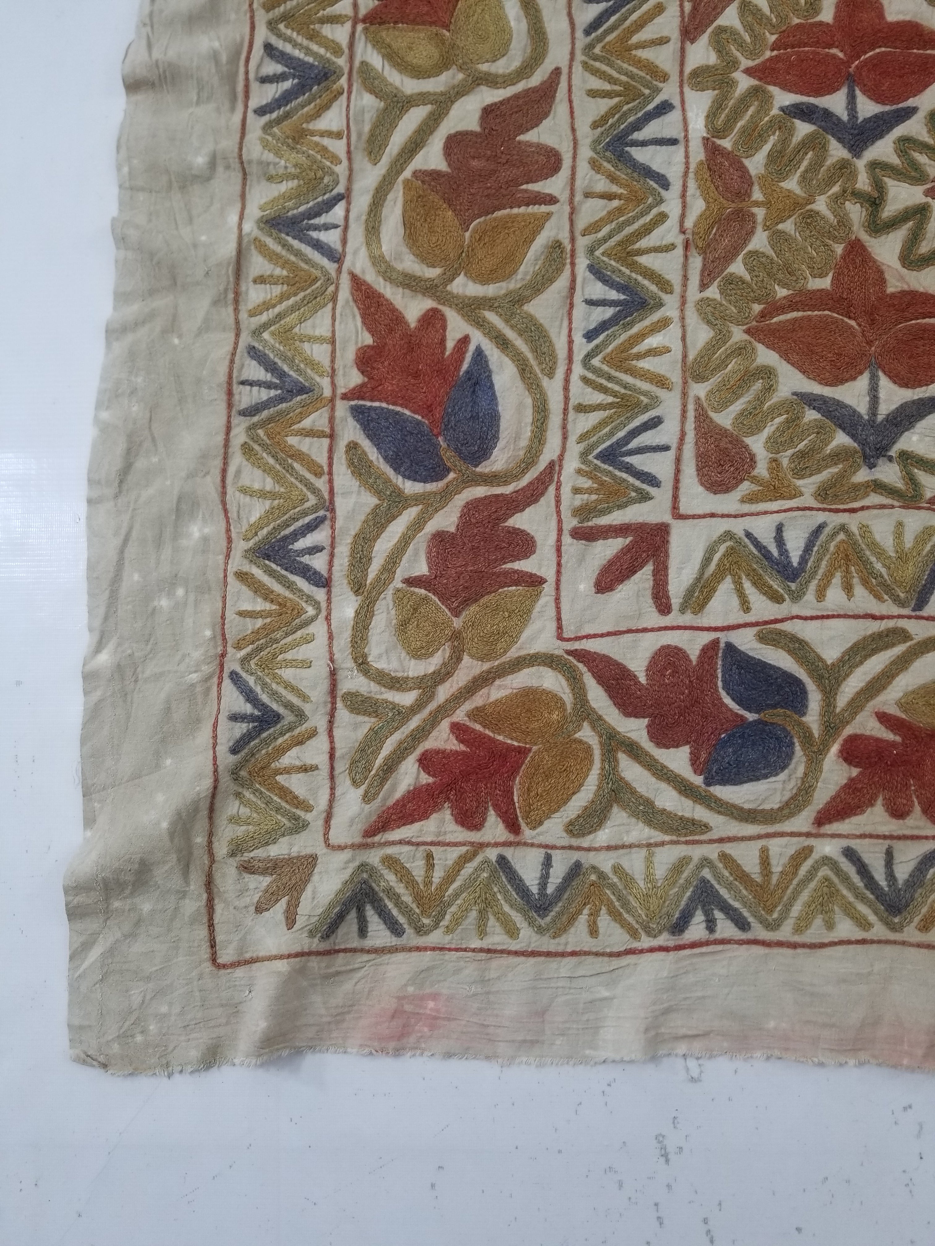 Vintage Traditional Indian Kashmiri Crewel Work Floral Textile 174x150cm