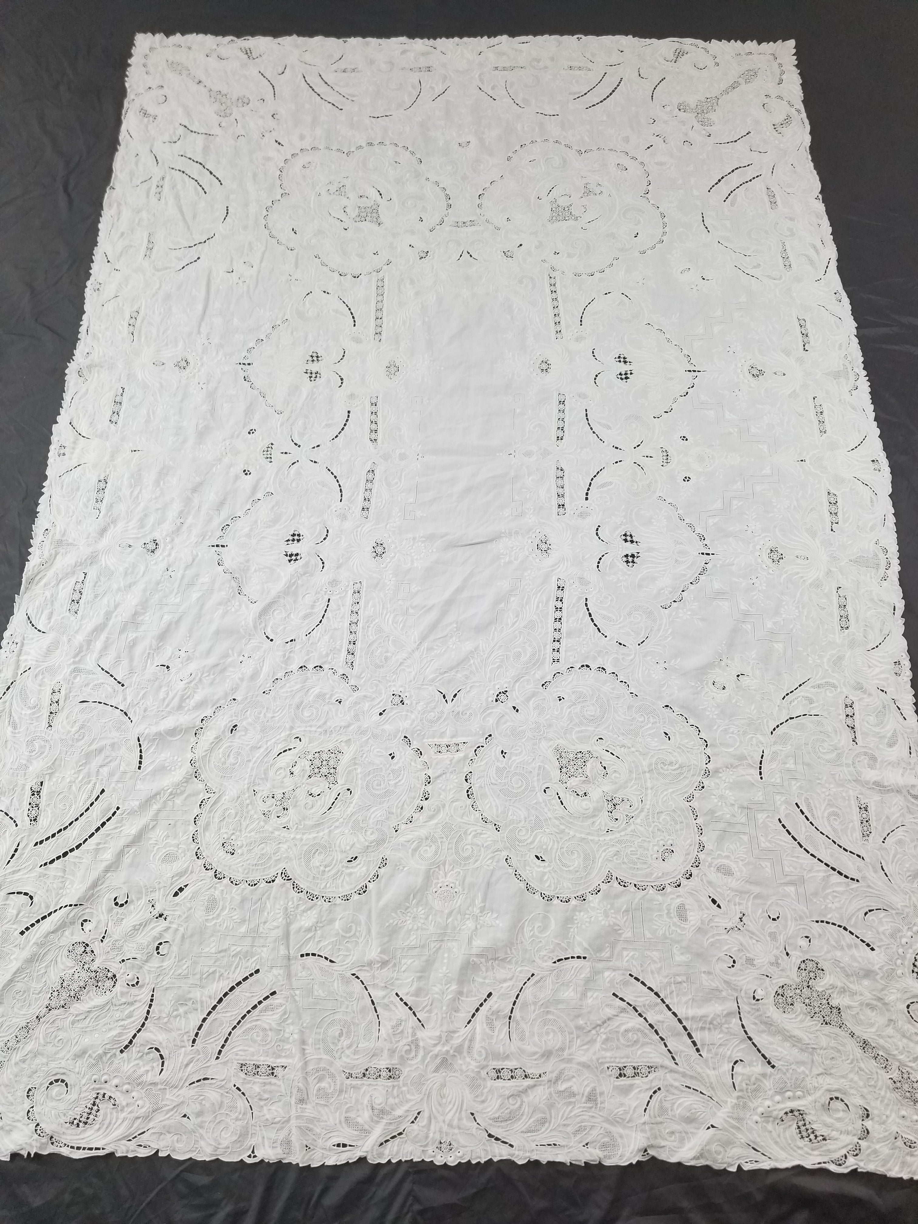Vintage Traditional Madeira Hand Embroidered Cut Work Linen Tablecloth 240x160cm