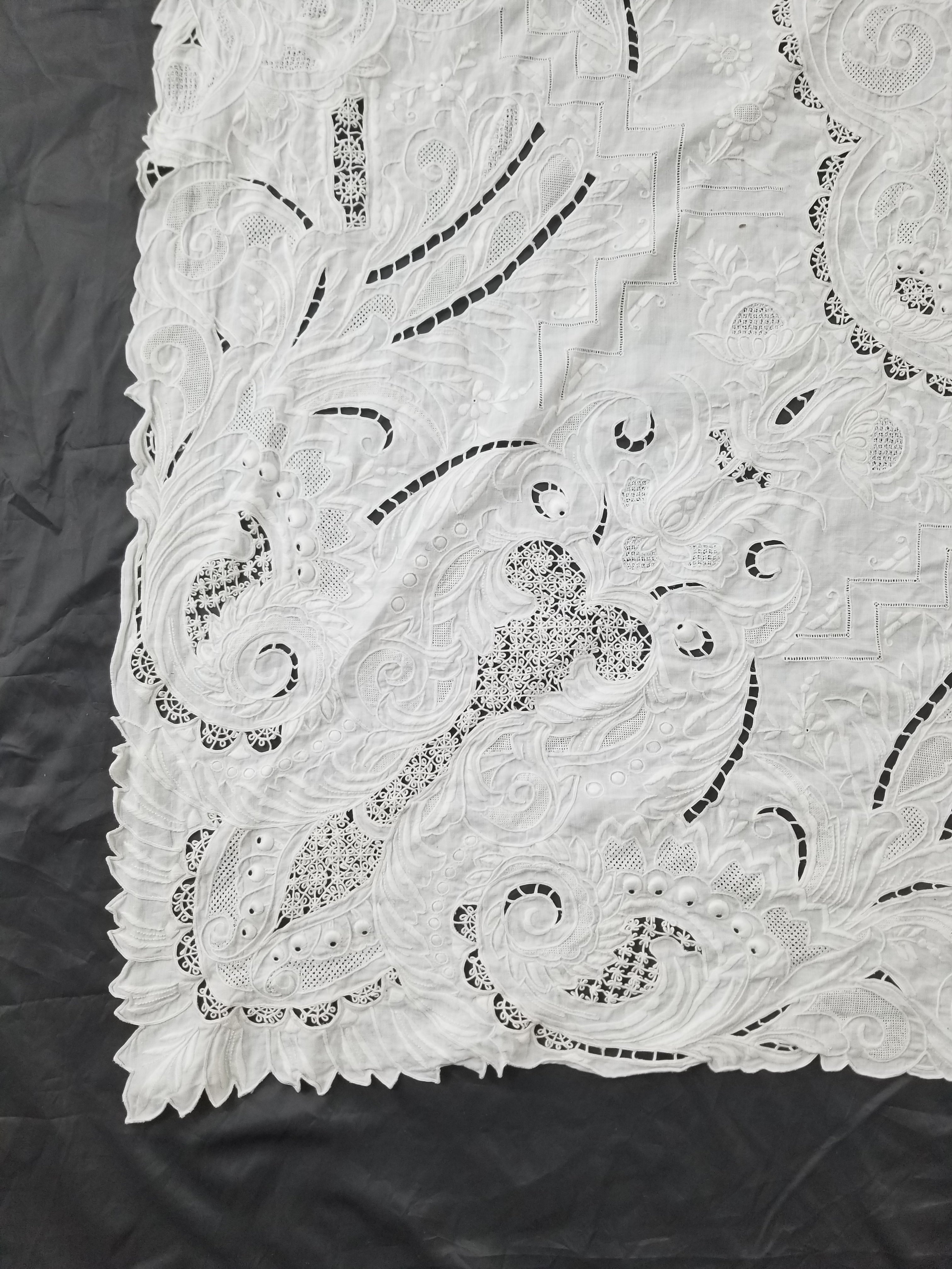 Vintage Traditional Madeira Hand Embroidered Cut Work Linen Tablecloth 240x160cm