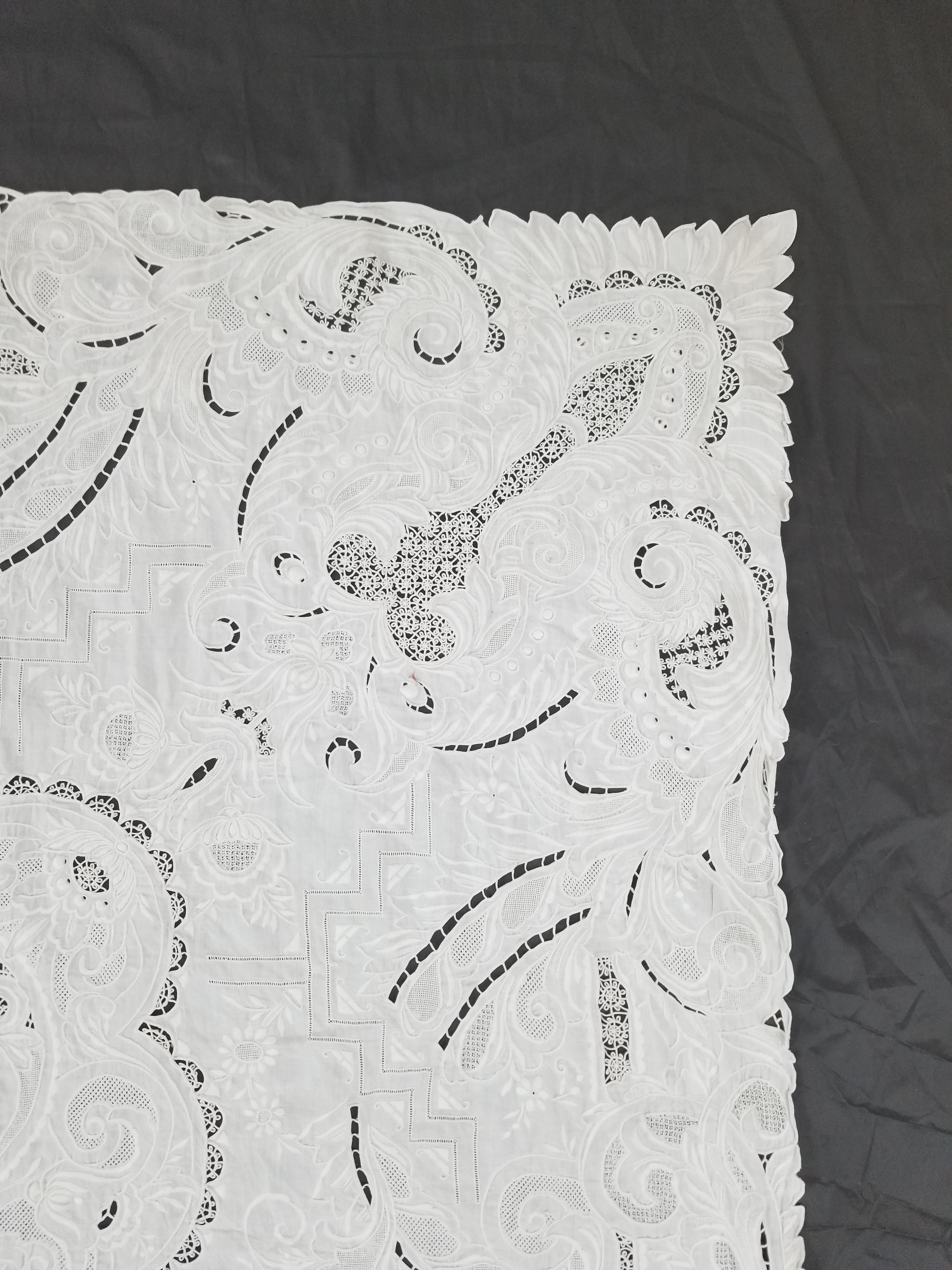 Vintage Traditional Madeira Hand Embroidered Cut Work Linen Tablecloth 240x160cm