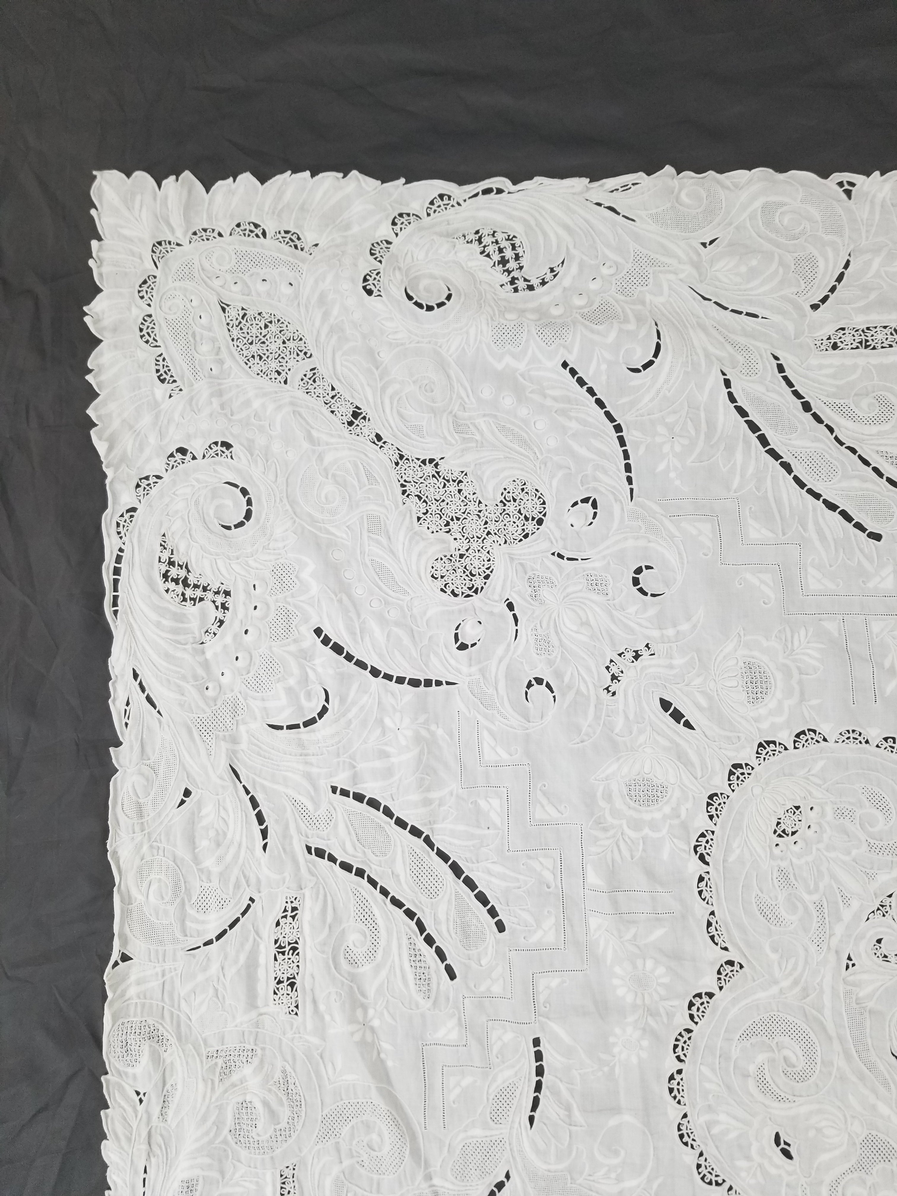 Vintage Traditional Madeira Hand Embroidered Cut Work Linen Tablecloth 240x160cm
