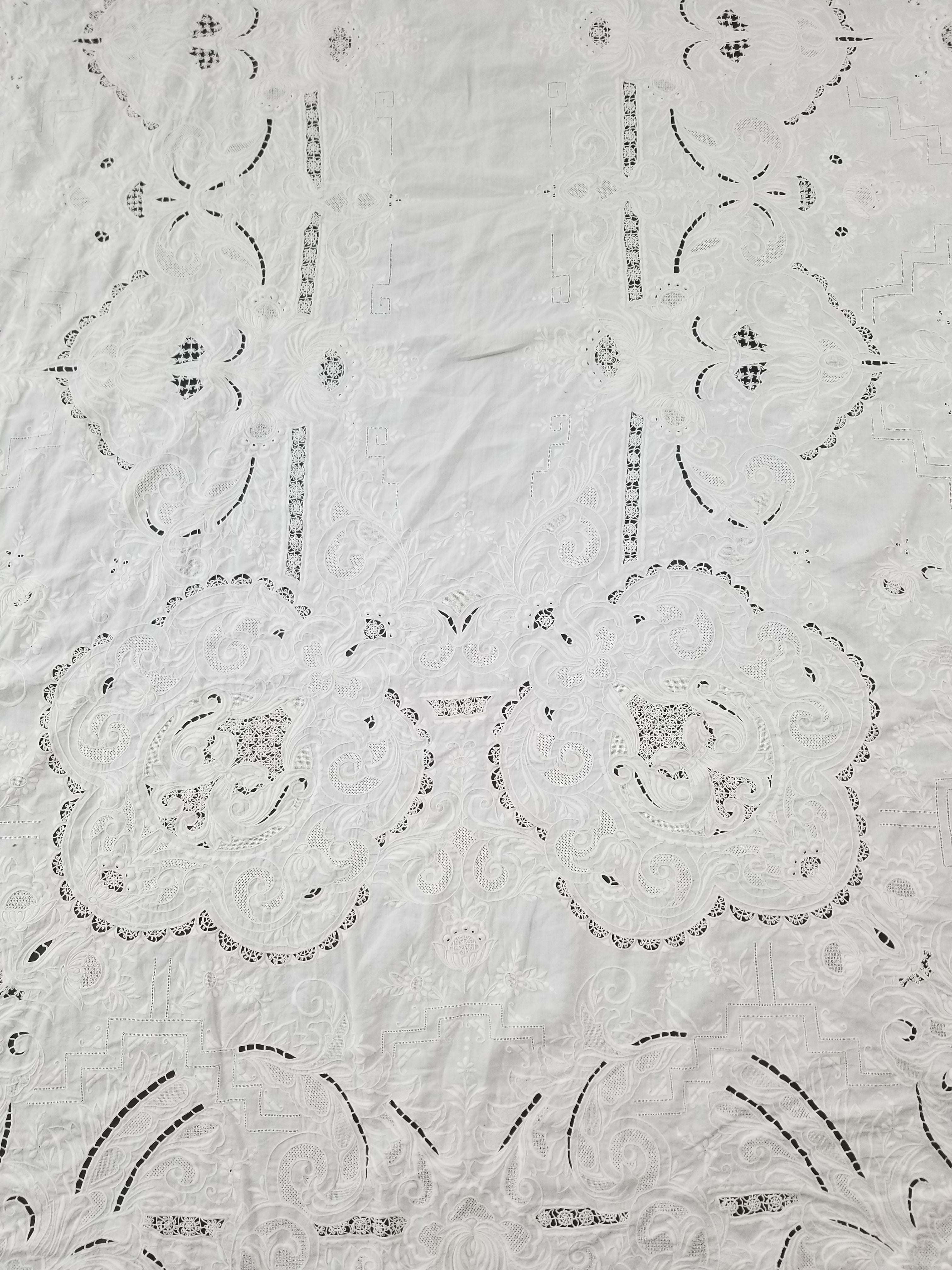 Vintage Traditional Madeira Hand Embroidered Cut Work Linen Tablecloth 240x160cm
