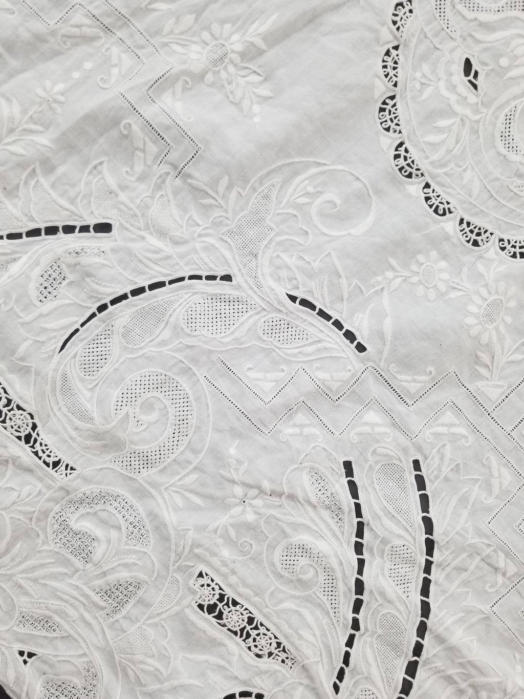 Vintage Traditional Madeira Hand Embroidered Cut Work Linen Tablecloth 240x160cm