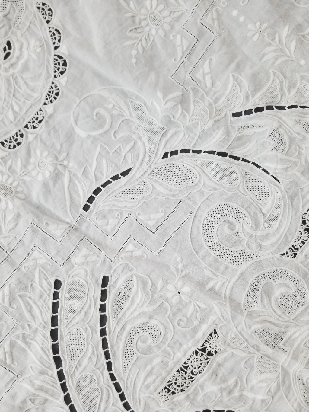 Vintage Traditional Madeira Hand Embroidered Cut Work Linen Tablecloth 240x160cm