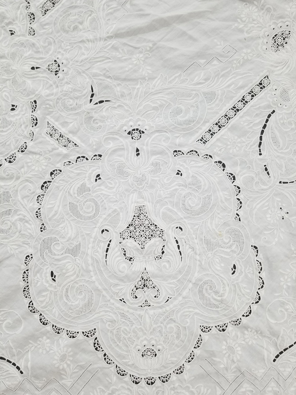 Vintage Traditional Madeira Hand Embroidered Cut Work Linen Tablecloth 240x160cm
