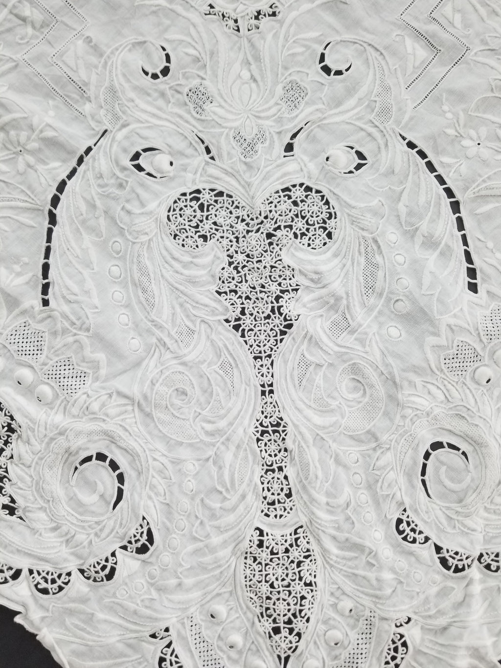 Vintage Traditional Madeira Hand Embroidered Cut Work Linen Tablecloth 240x160cm