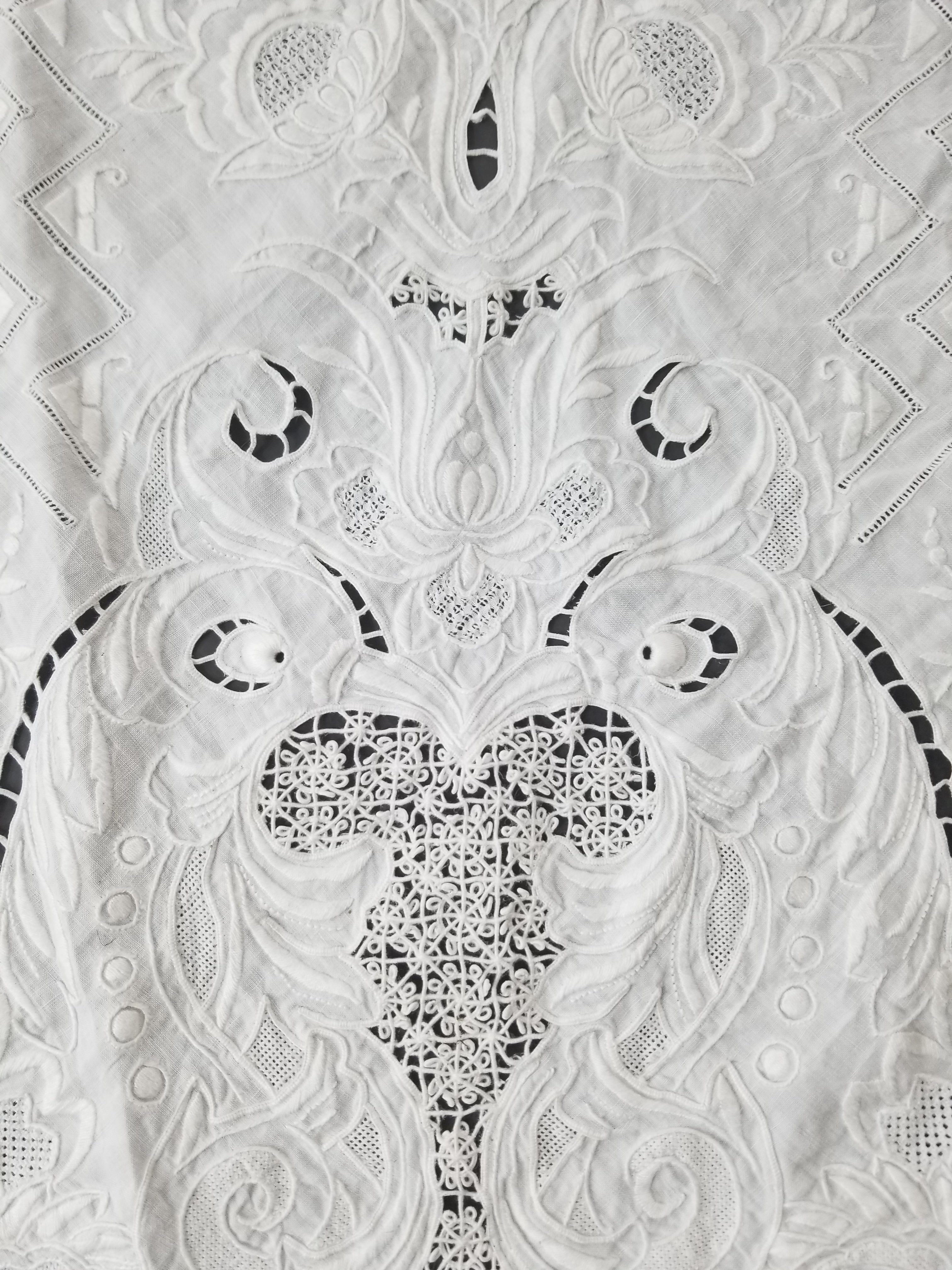 Vintage Traditional Madeira Hand Embroidered Cut Work Linen Tablecloth 240x160cm