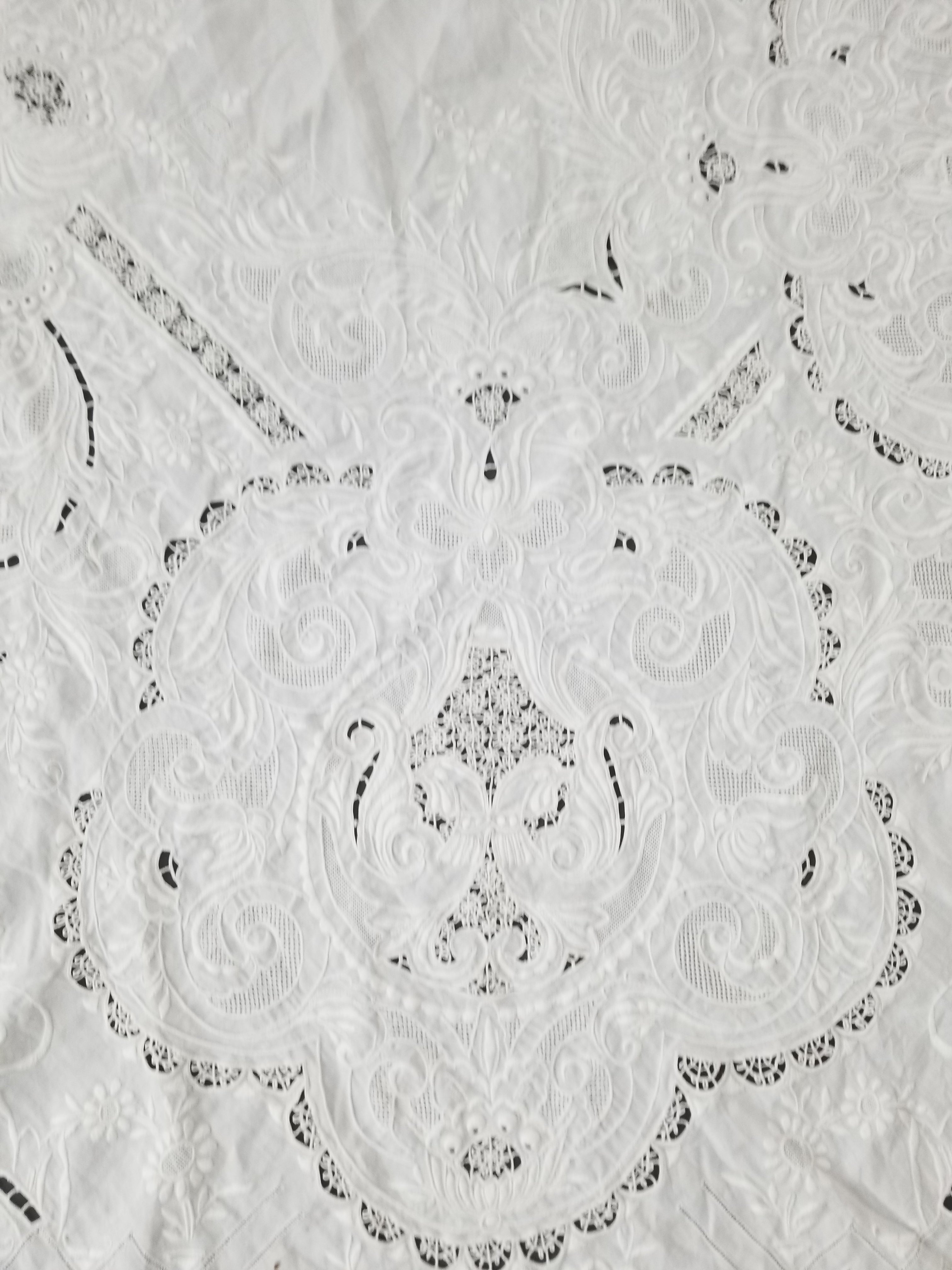 Vintage Traditional Madeira Hand Embroidered Cut Work Linen Tablecloth 240x160cm