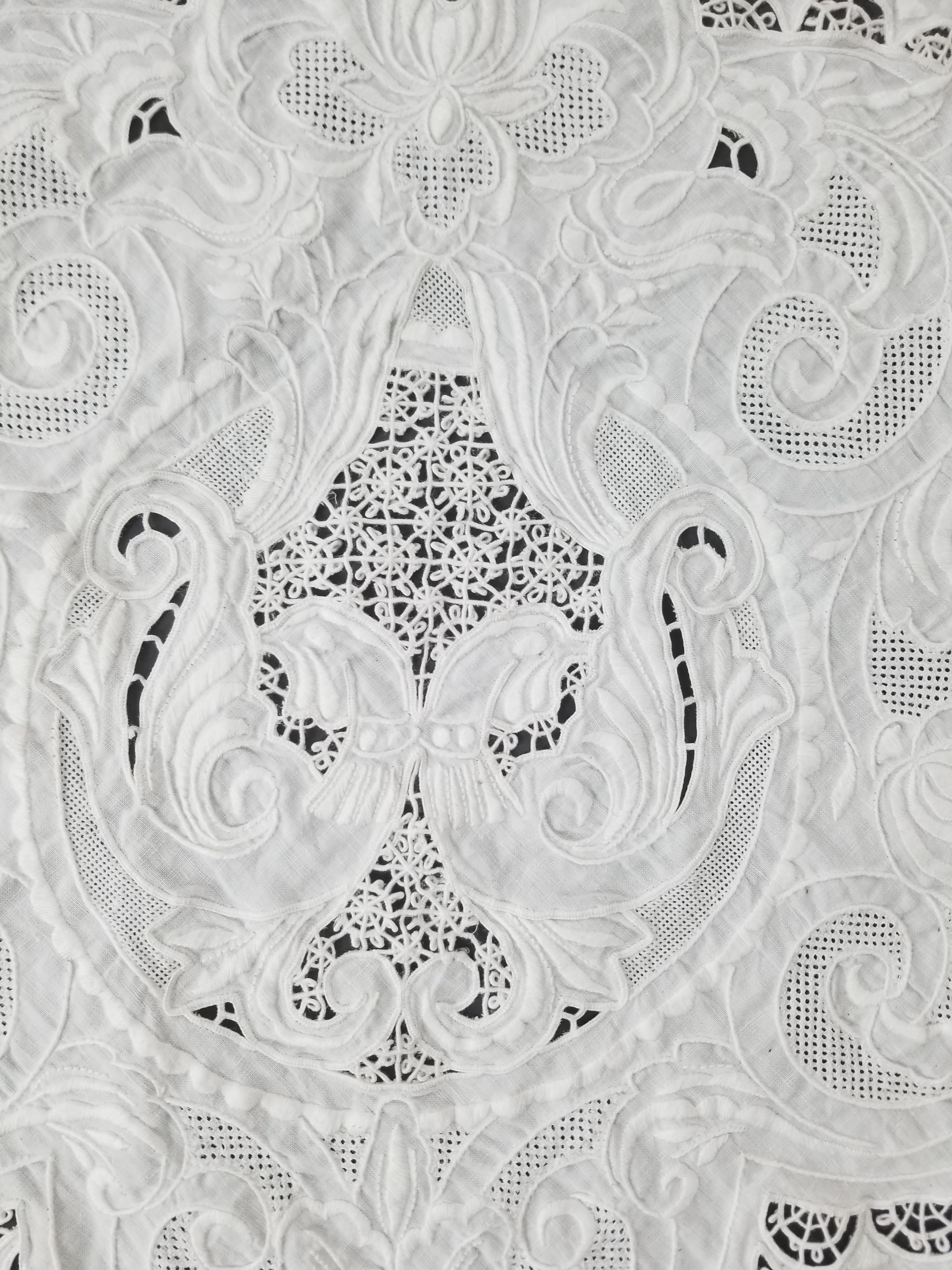 Vintage Traditional Madeira Hand Embroidered Cut Work Linen Tablecloth 240x160cm