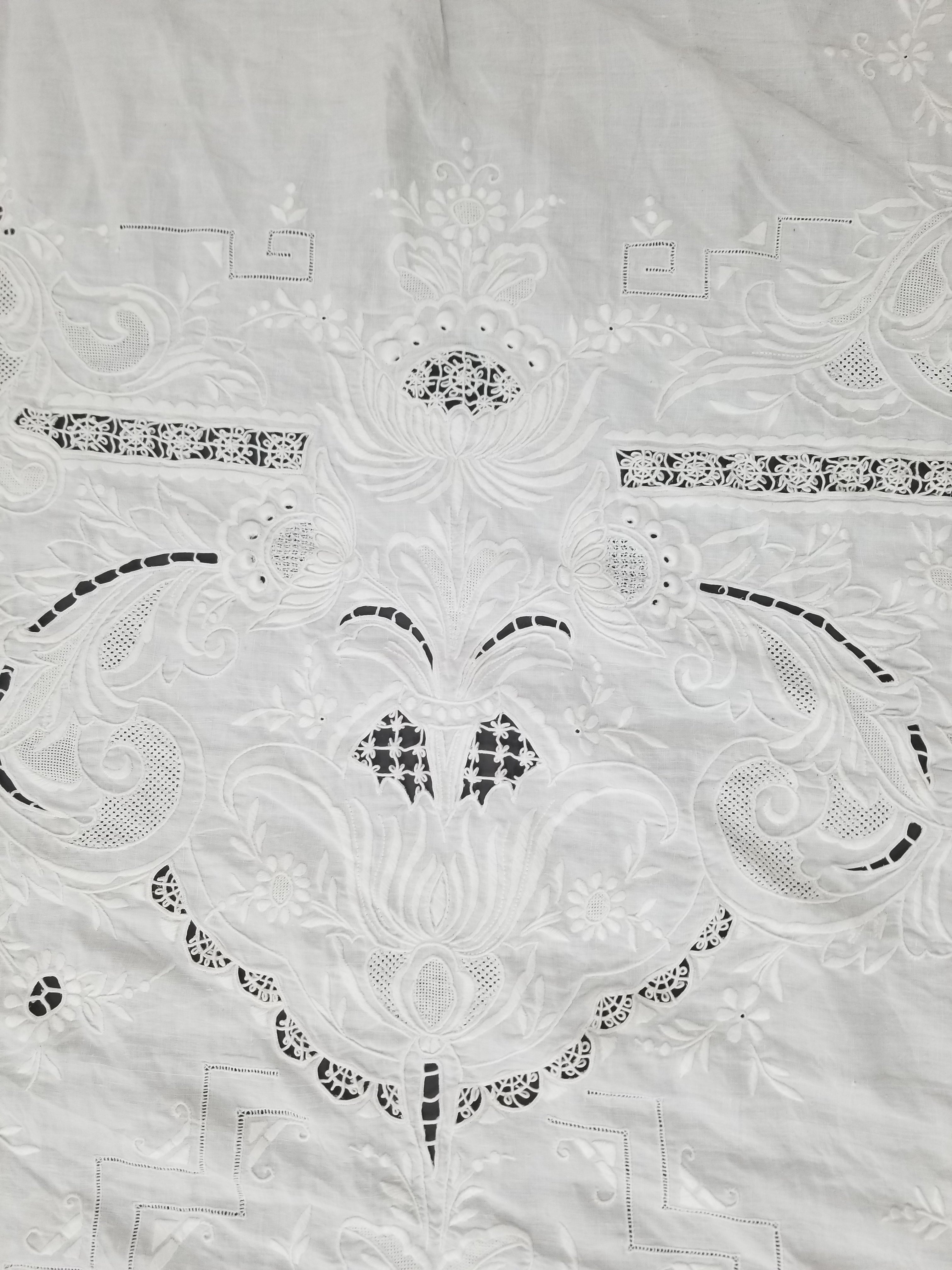 Vintage Traditional Madeira Hand Embroidered Cut Work Linen Tablecloth 240x160cm