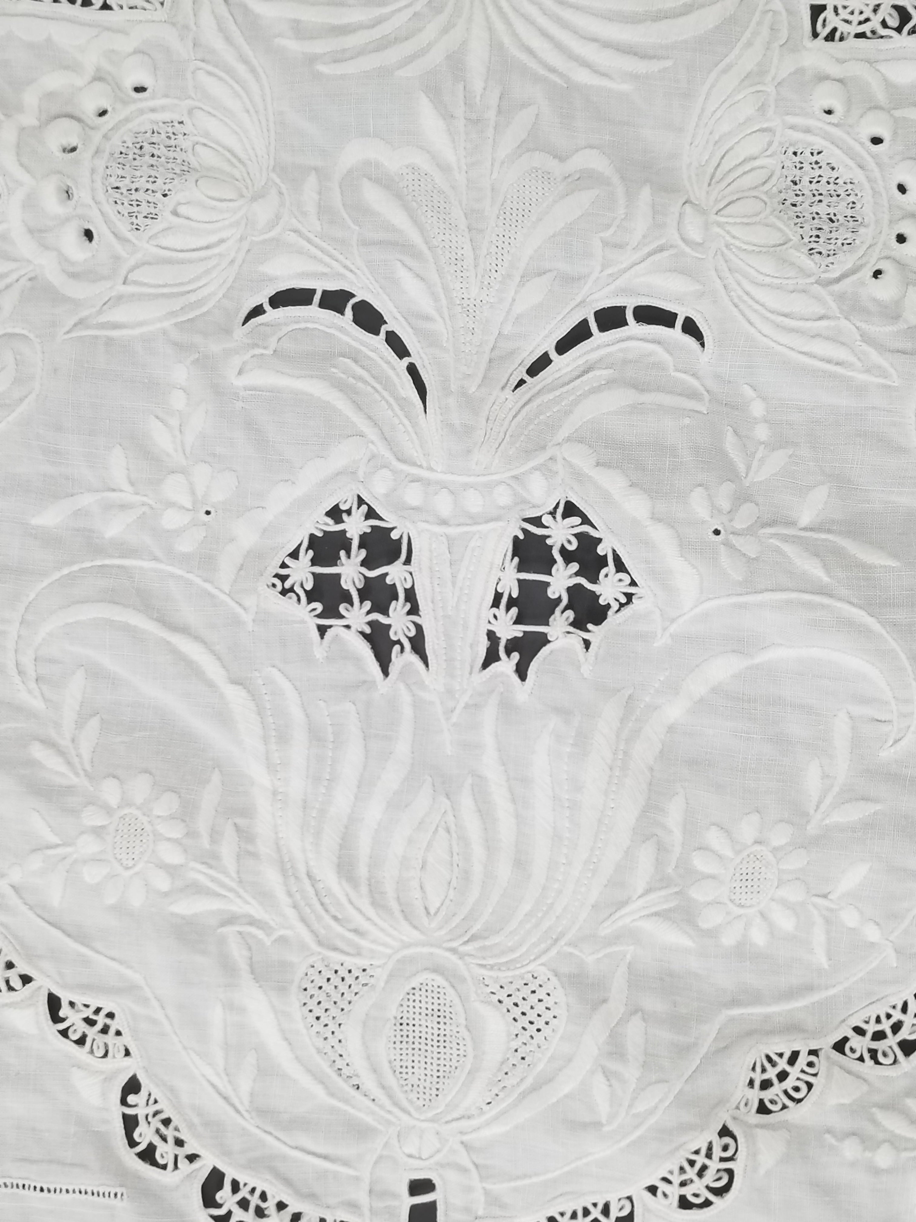 Vintage Traditional Madeira Hand Embroidered Cut Work Linen Tablecloth 240x160cm