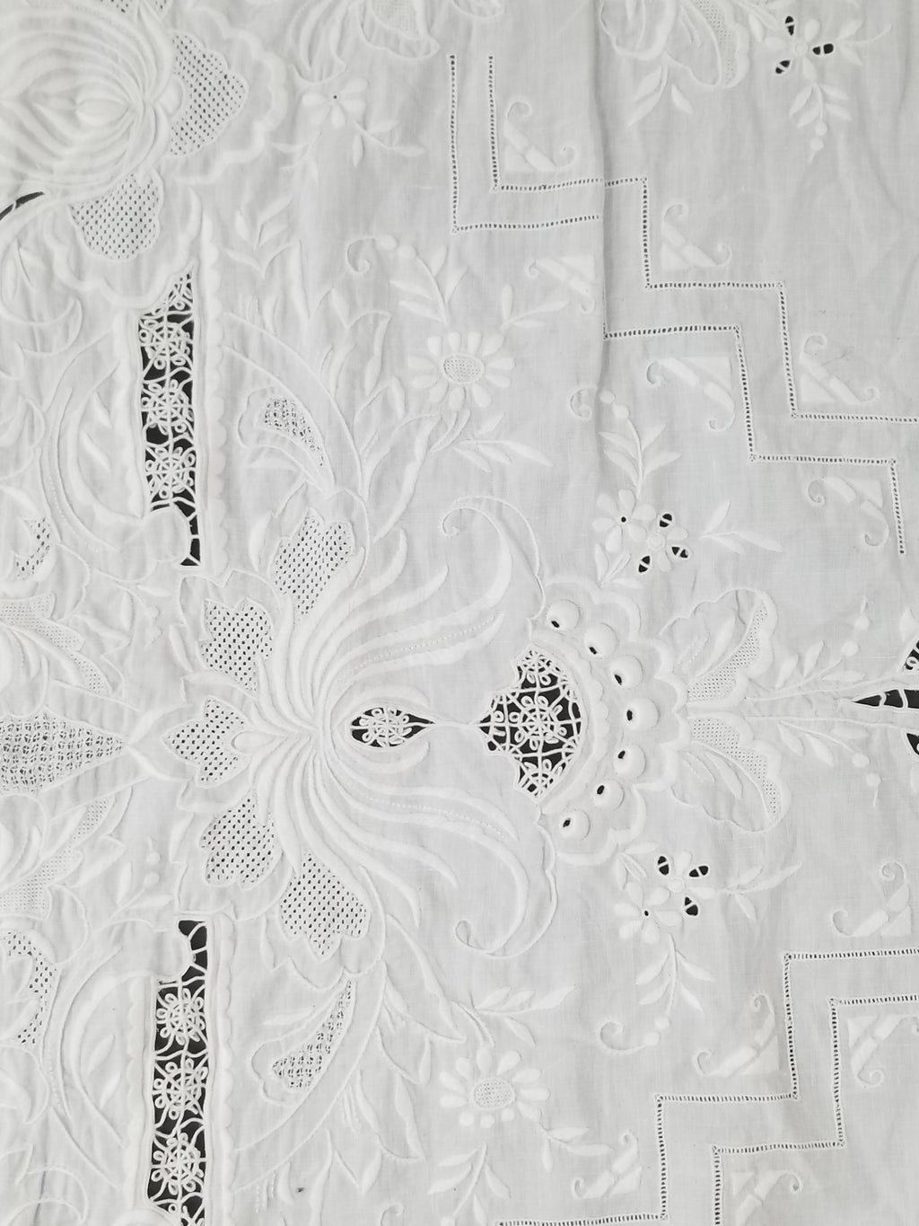 Vintage Traditional Madeira Hand Embroidered Cut Work Linen Tablecloth 240x160cm