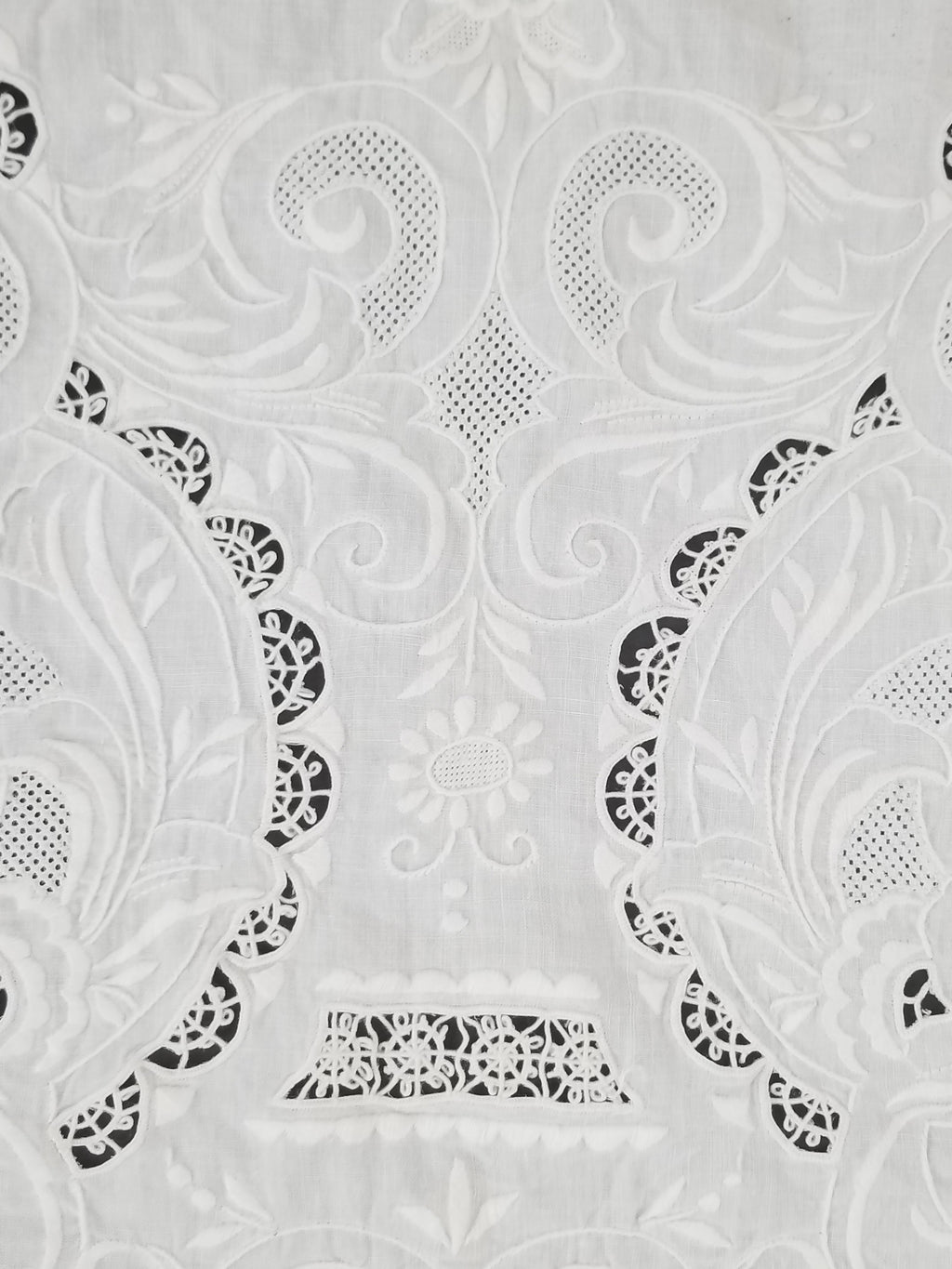 Vintage Traditional Madeira Hand Embroidered Cut Work Linen Tablecloth 240x160cm
