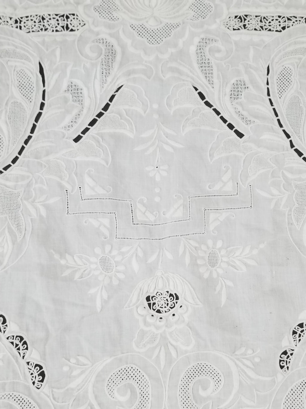 Vintage Traditional Madeira Hand Embroidered Cut Work Linen Tablecloth 240x160cm