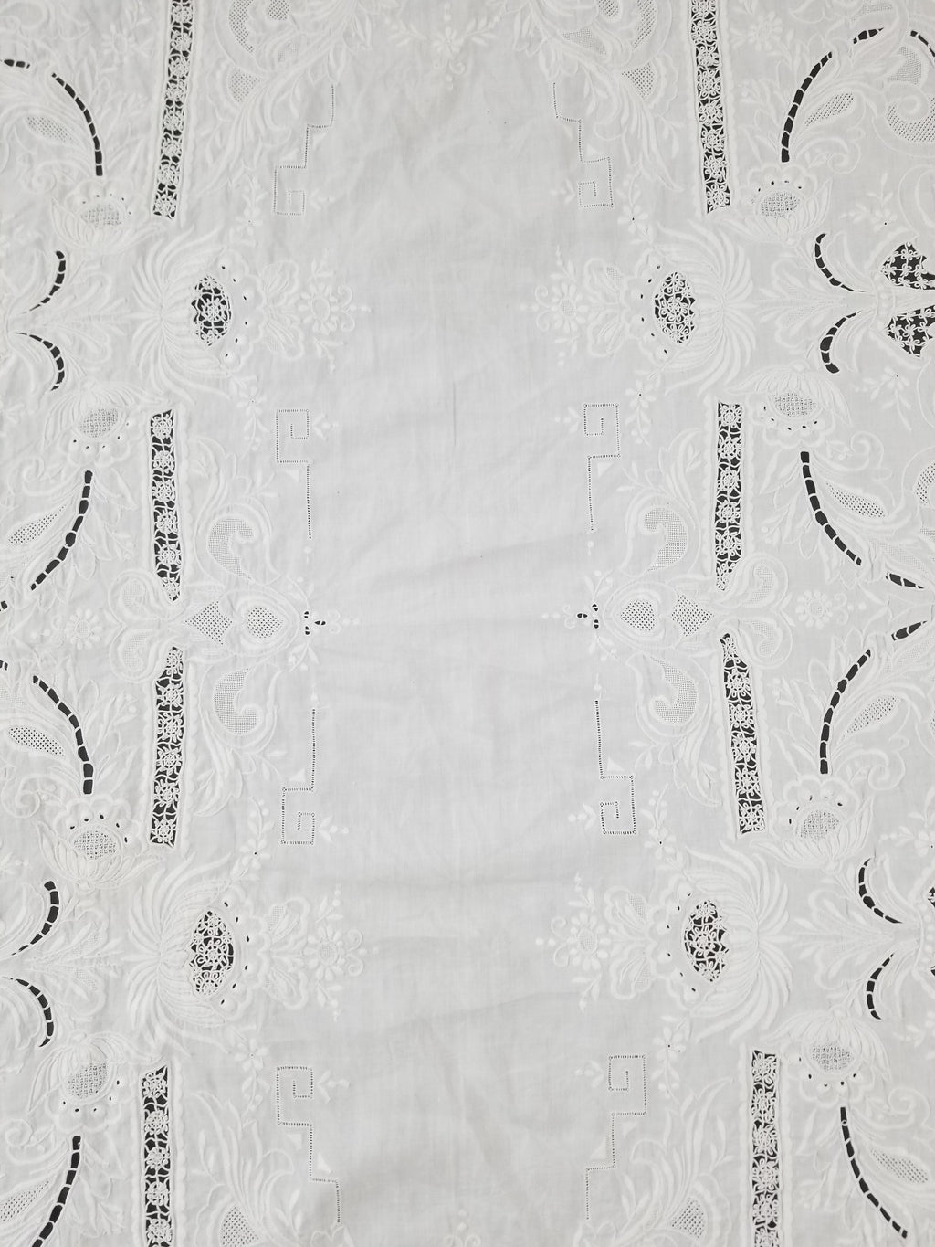 Vintage Traditional Madeira Hand Embroidered Cut Work Linen Tablecloth 240x160cm