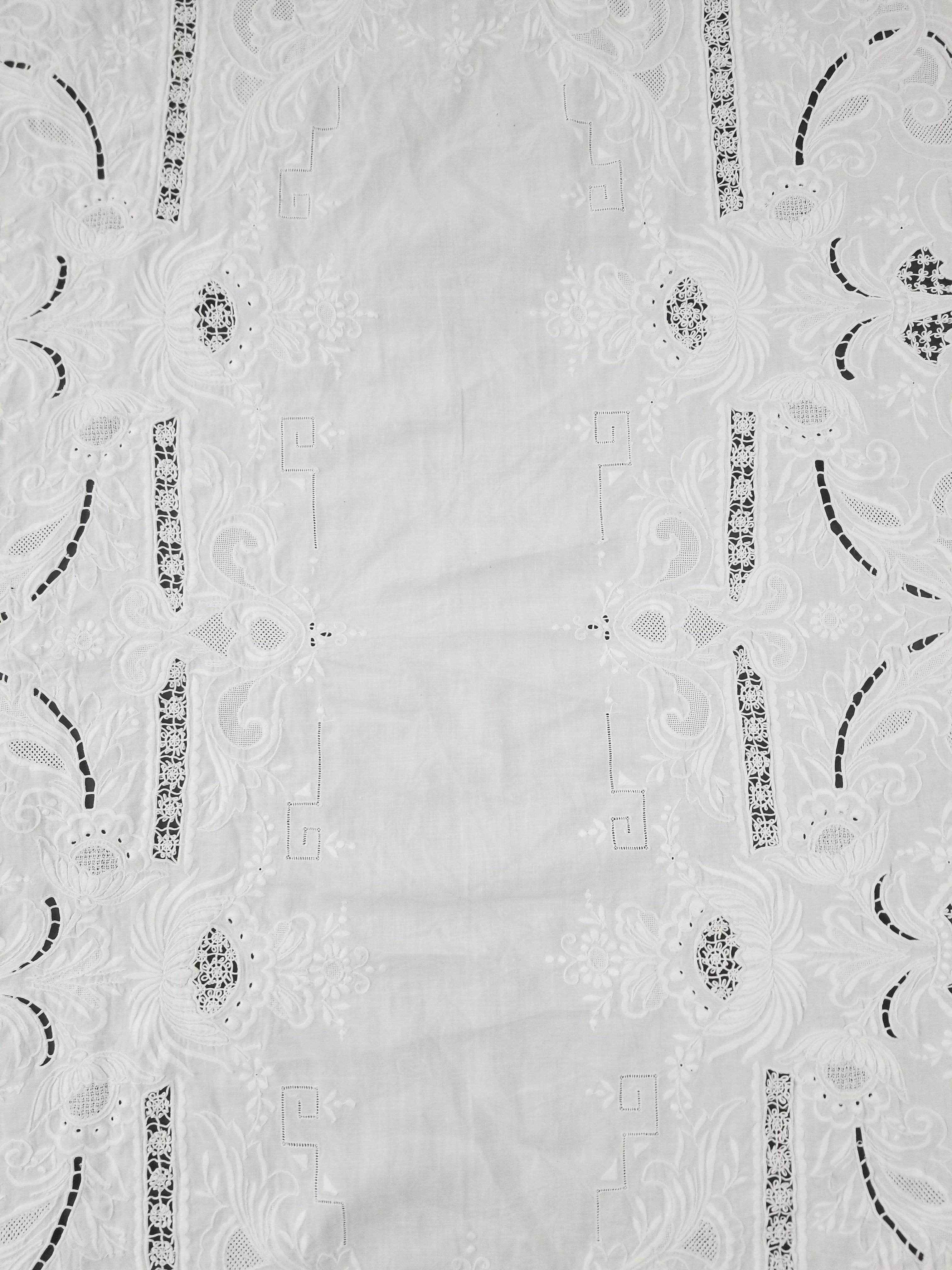 Vintage Traditional Madeira Hand Embroidered Cut Work Linen Tablecloth 240x160cm