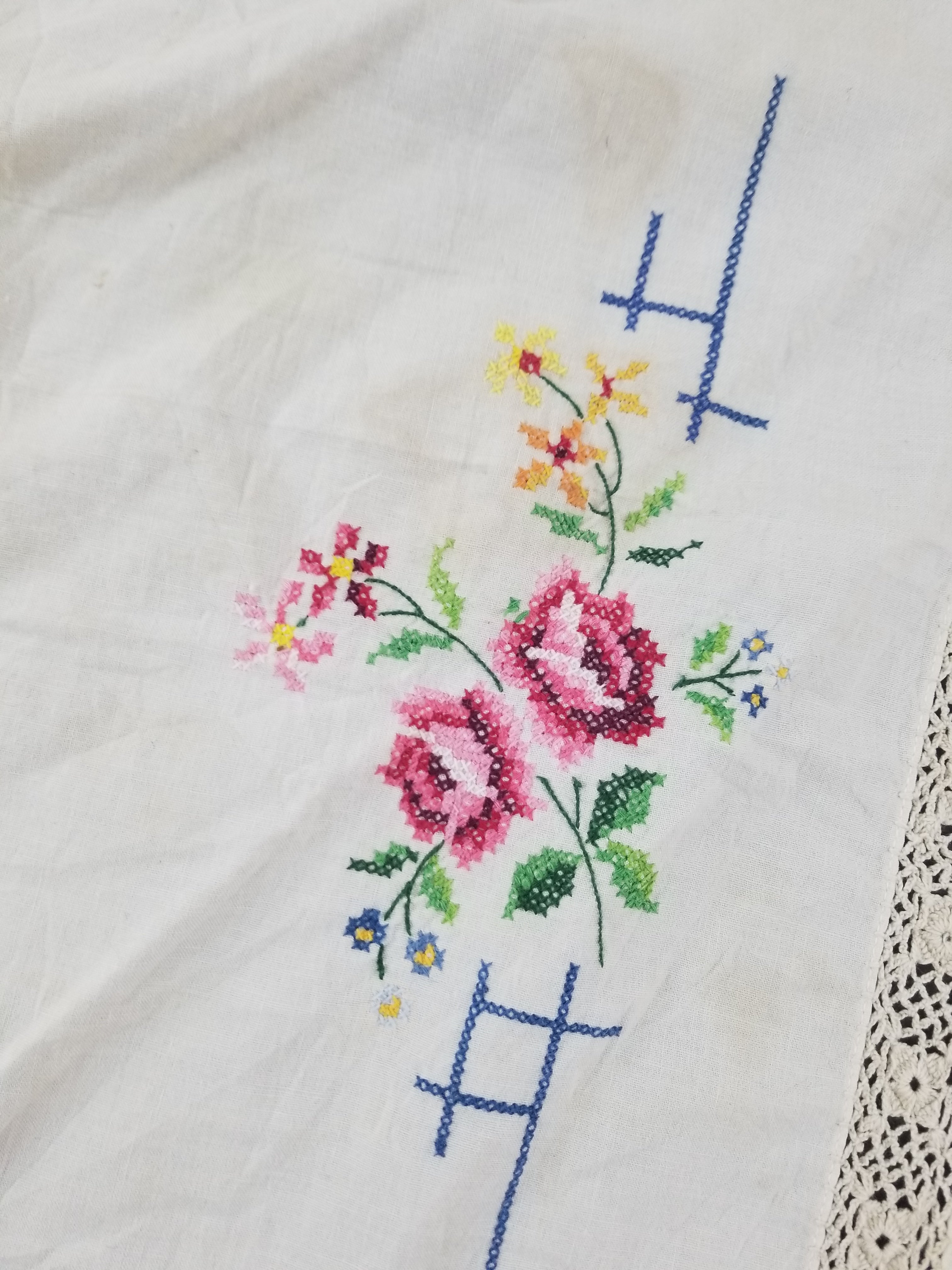 Vintage Traditional Floral Cross Stitch Embroidered Lace Tablecloth 206x157cm
