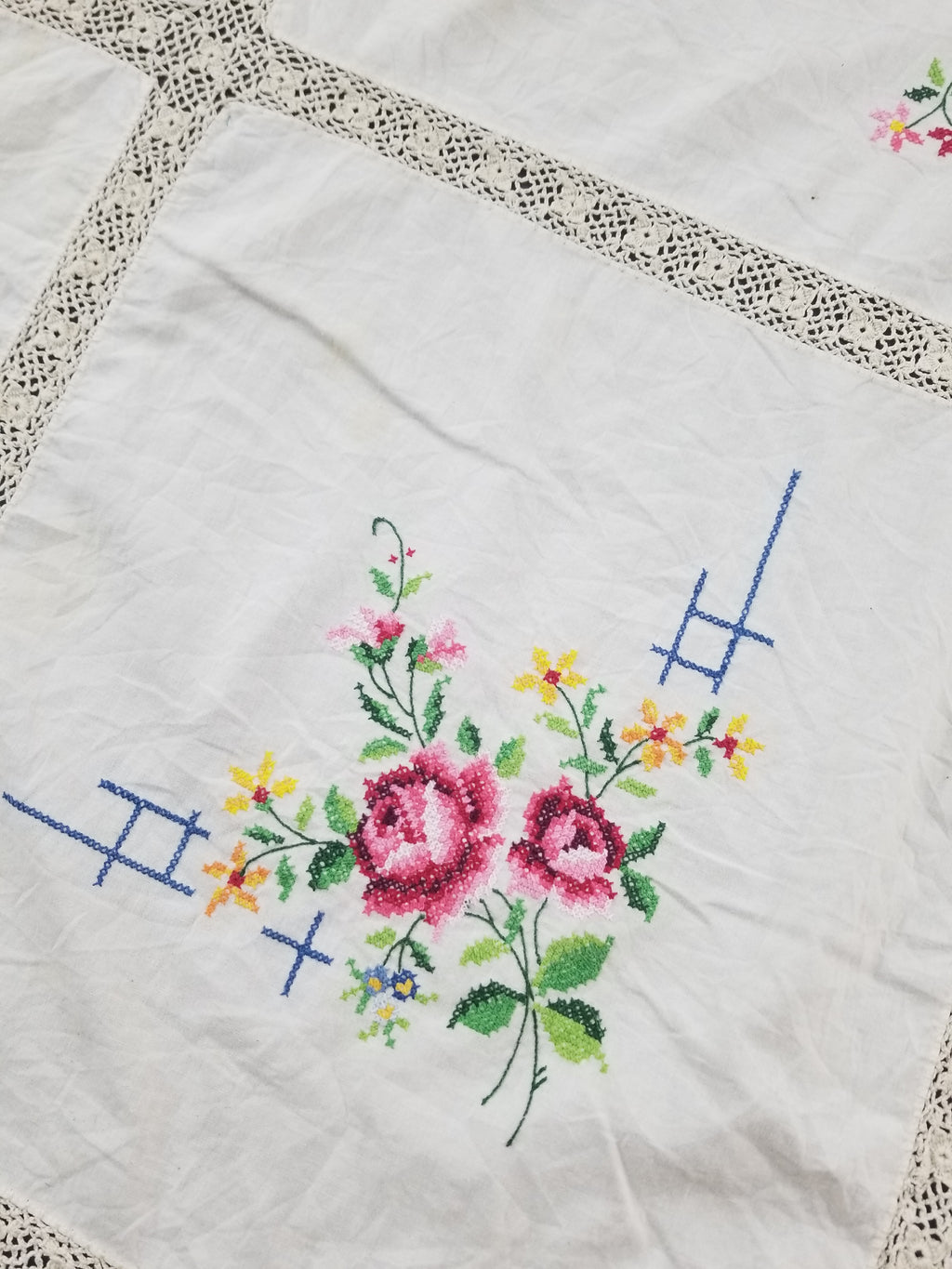 Vintage Traditional Floral Cross Stitch Embroidered Lace Tablecloth 206x157cm