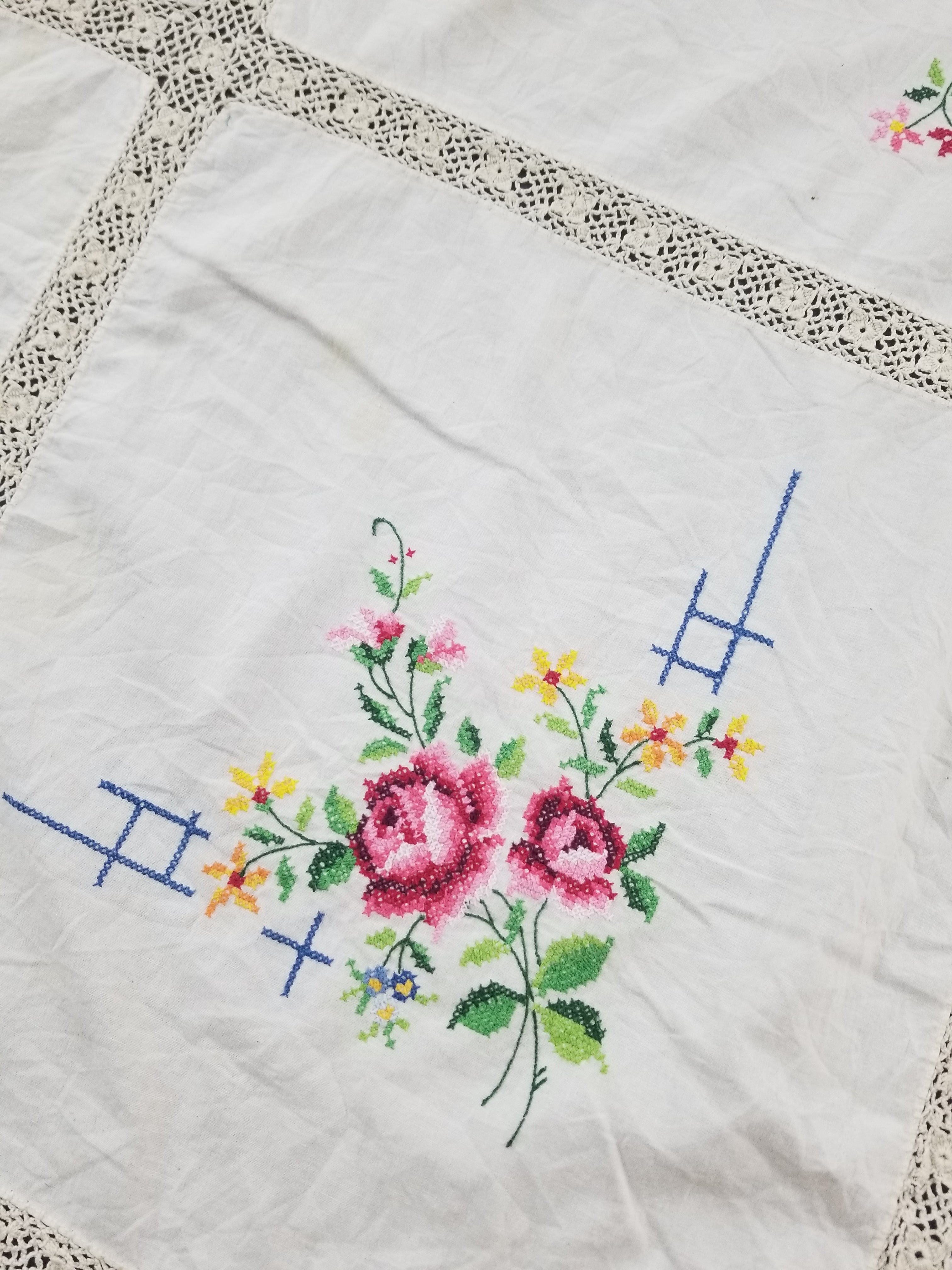 Vintage Traditional Floral Cross Stitch Embroidered Lace Tablecloth 206x157cm