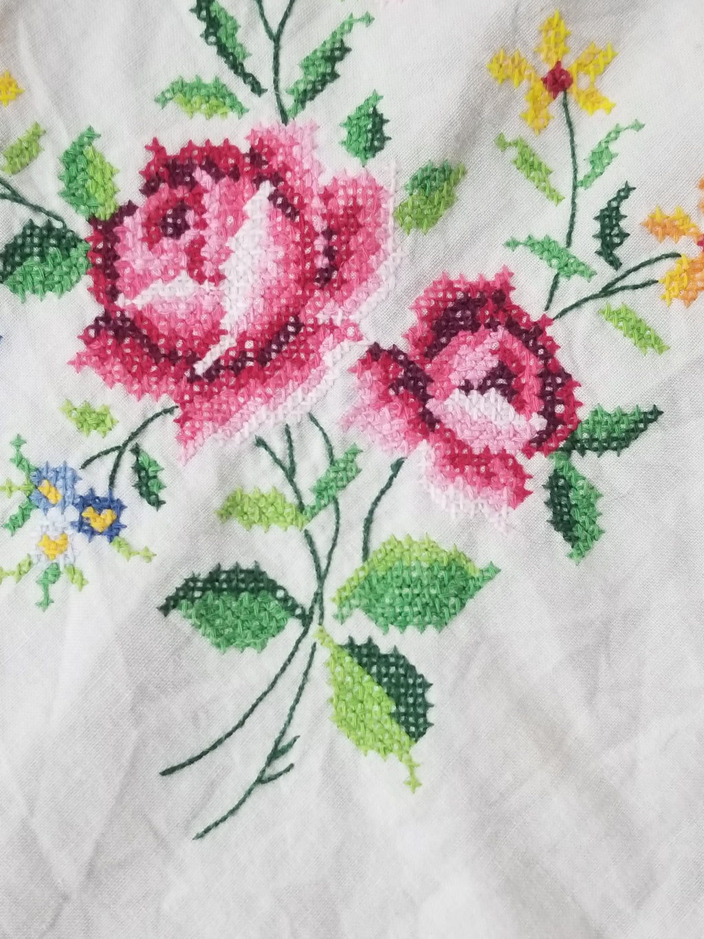 Vintage Traditional Floral Cross Stitch Embroidered Lace Tablecloth 206x157cm