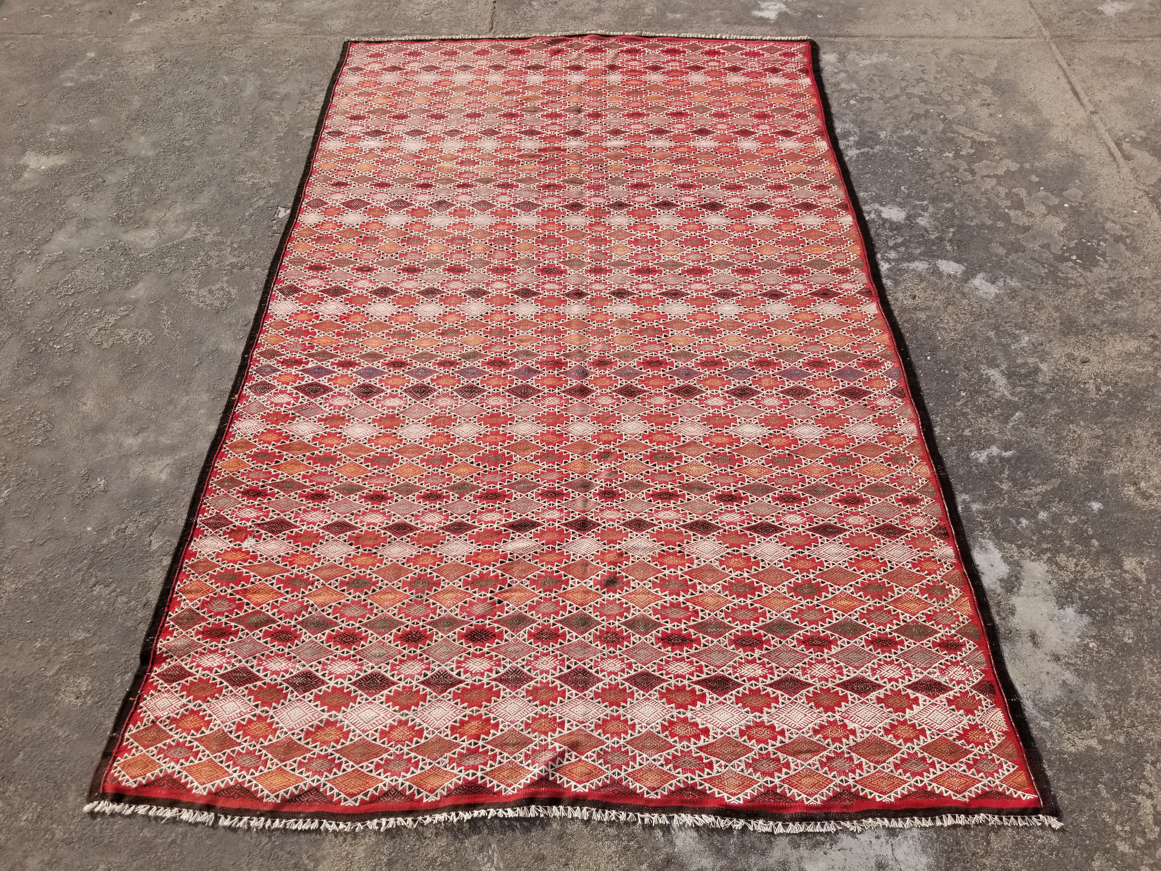 Vintage Traditional Handmade Moroccan Berber-style Wool Kilim Rug 285x183cms