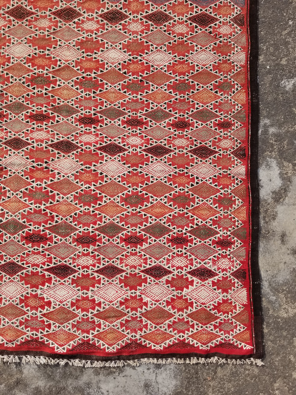 Vintage Traditional Handmade Moroccan Berber-style Wool Kilim Rug 285x183cms