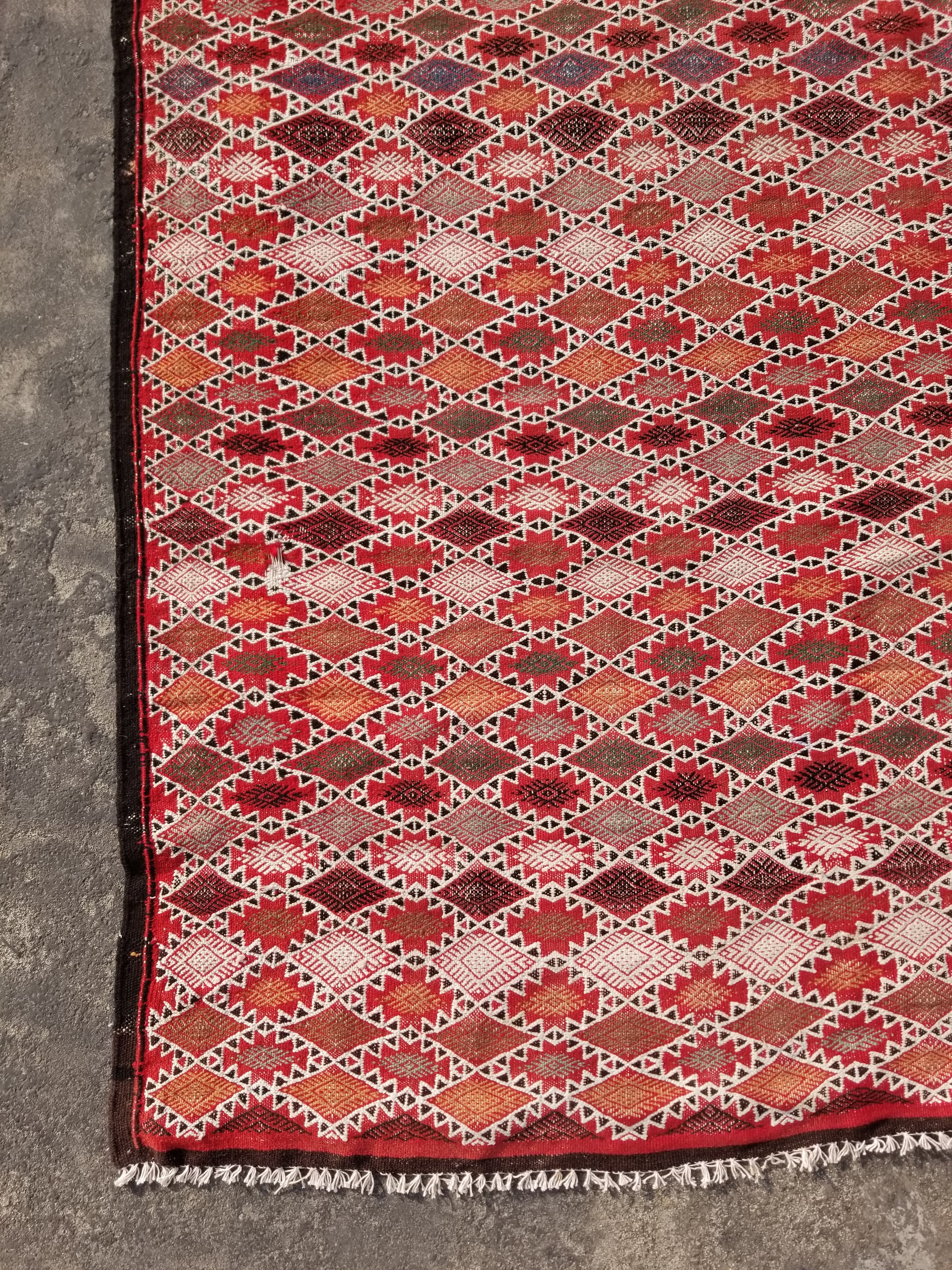 Vintage Traditional Handmade Moroccan Berber-style Wool Kilim Rug 285x183cms