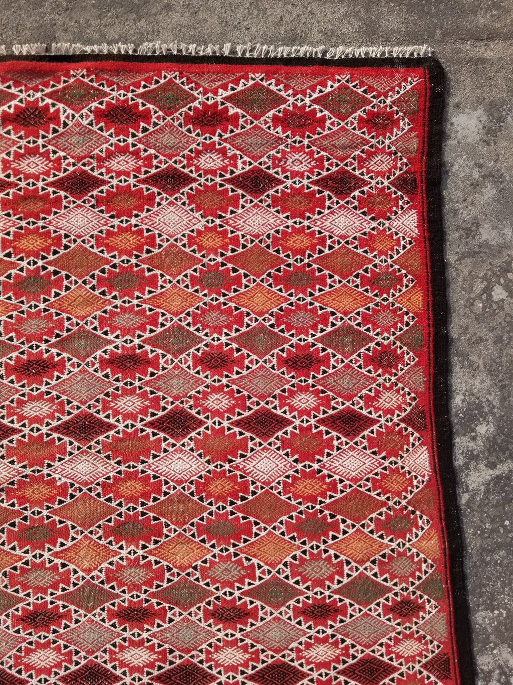 Vintage Traditional Handmade Moroccan Berber-style Wool Kilim Rug 285x183cms