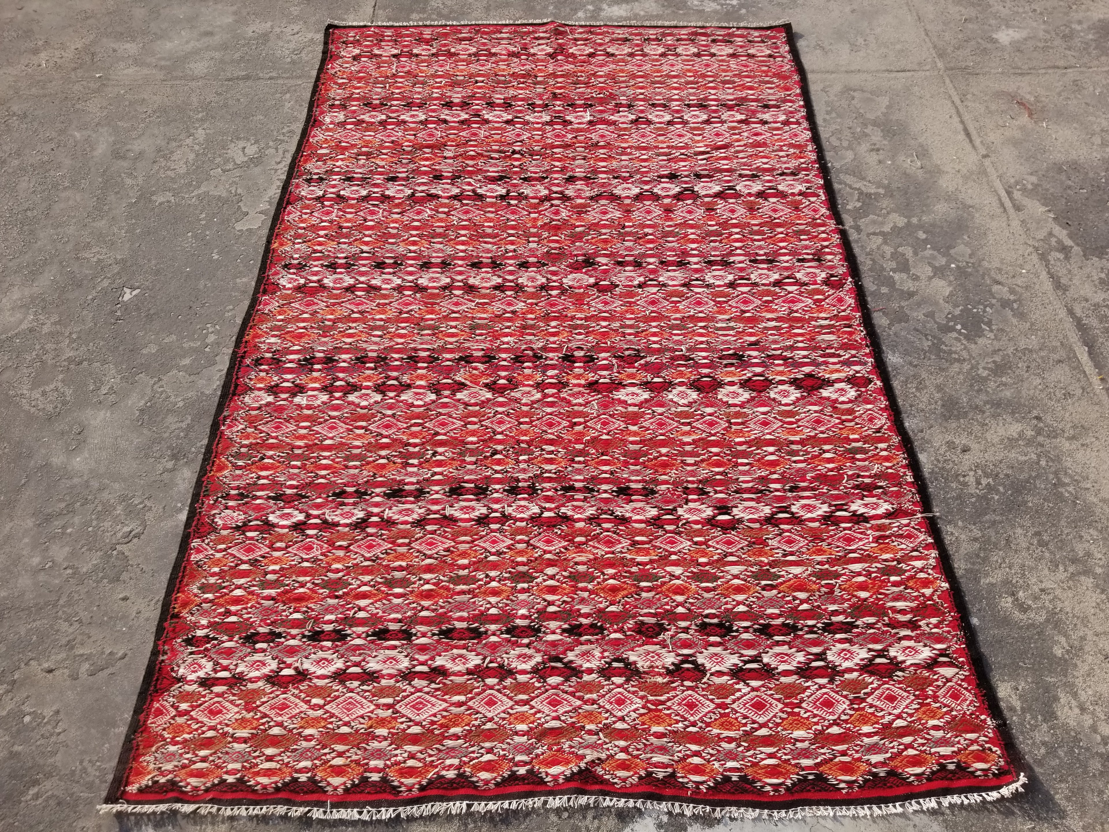 Vintage Traditional Handmade Moroccan Berber-style Wool Kilim Rug 285x183cms