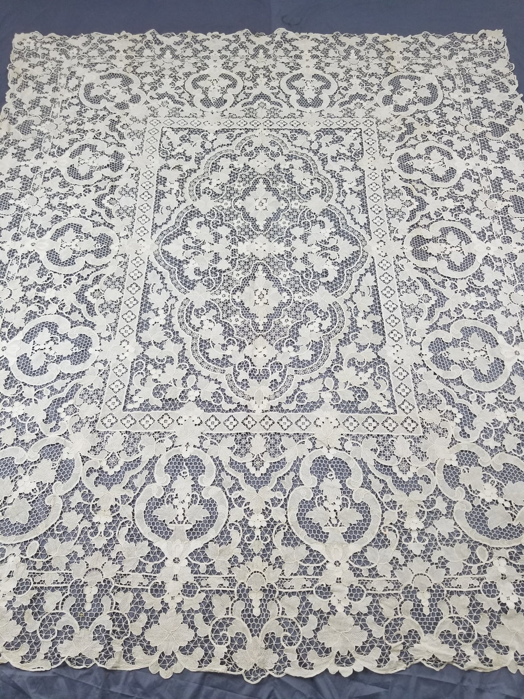 Vintage Italian Point De Venise Needle Lace Tablecloth 256x225cm