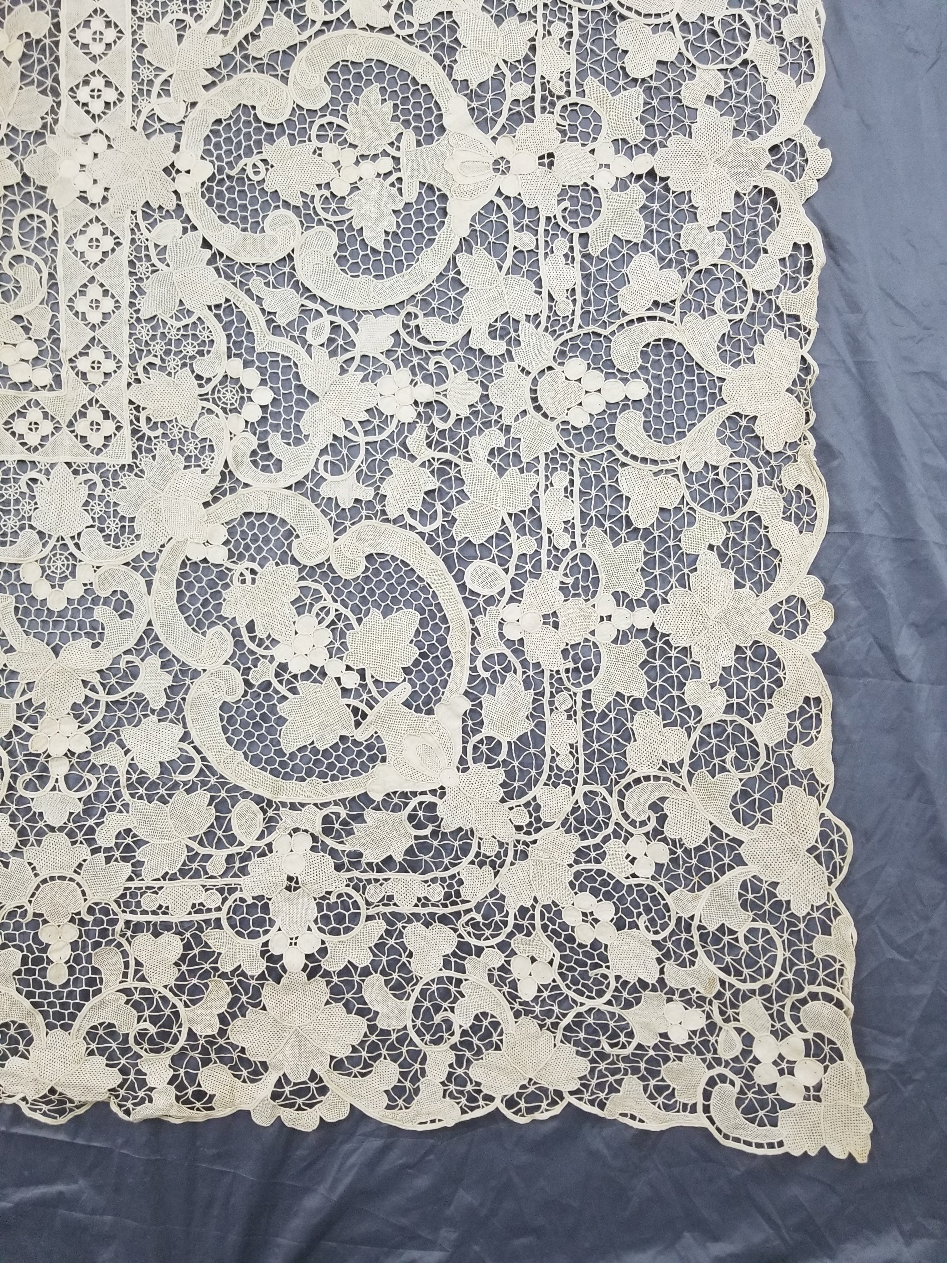 Vintage Italian Point De Venise Needle Lace Tablecloth 256x225cm