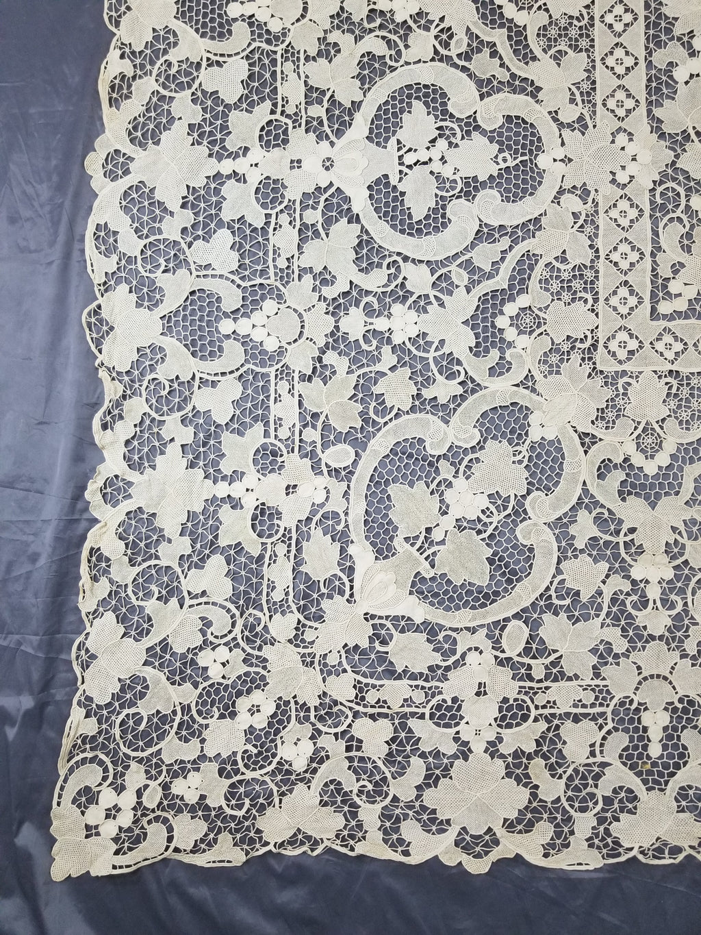 Vintage Italian Point De Venise Needle Lace Tablecloth 256x225cm