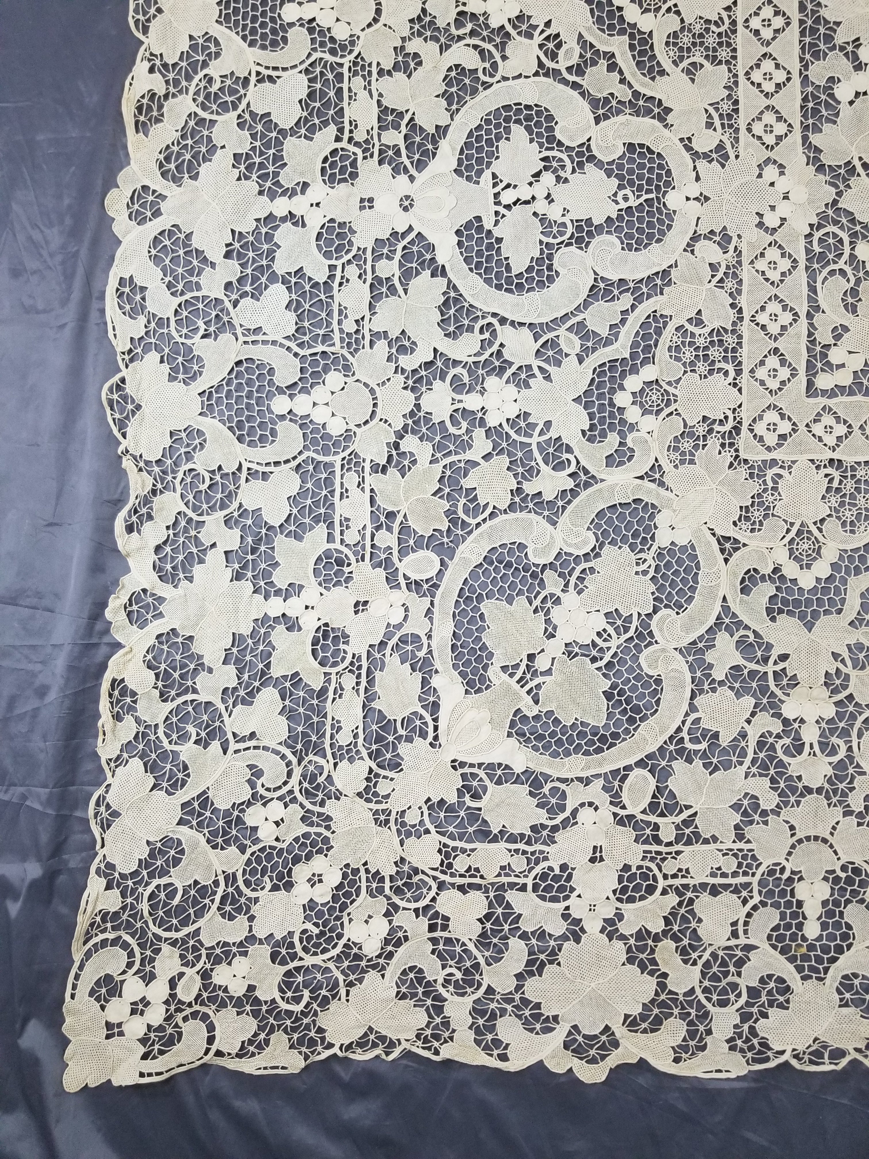 Vintage Italian Point De Venise Needle Lace Tablecloth 256x225cm