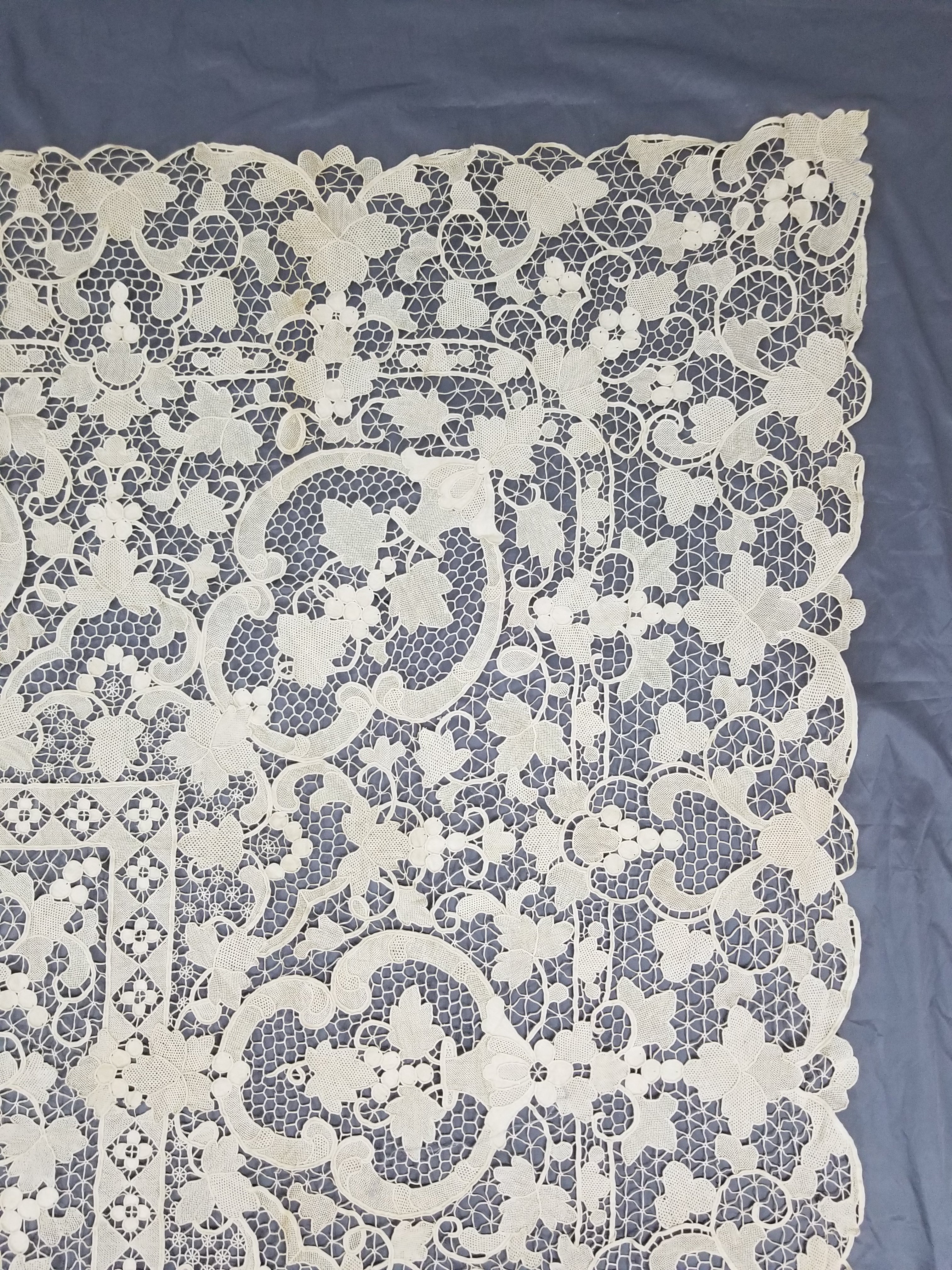 Vintage Italian Point De Venise Needle Lace Tablecloth 256x225cm