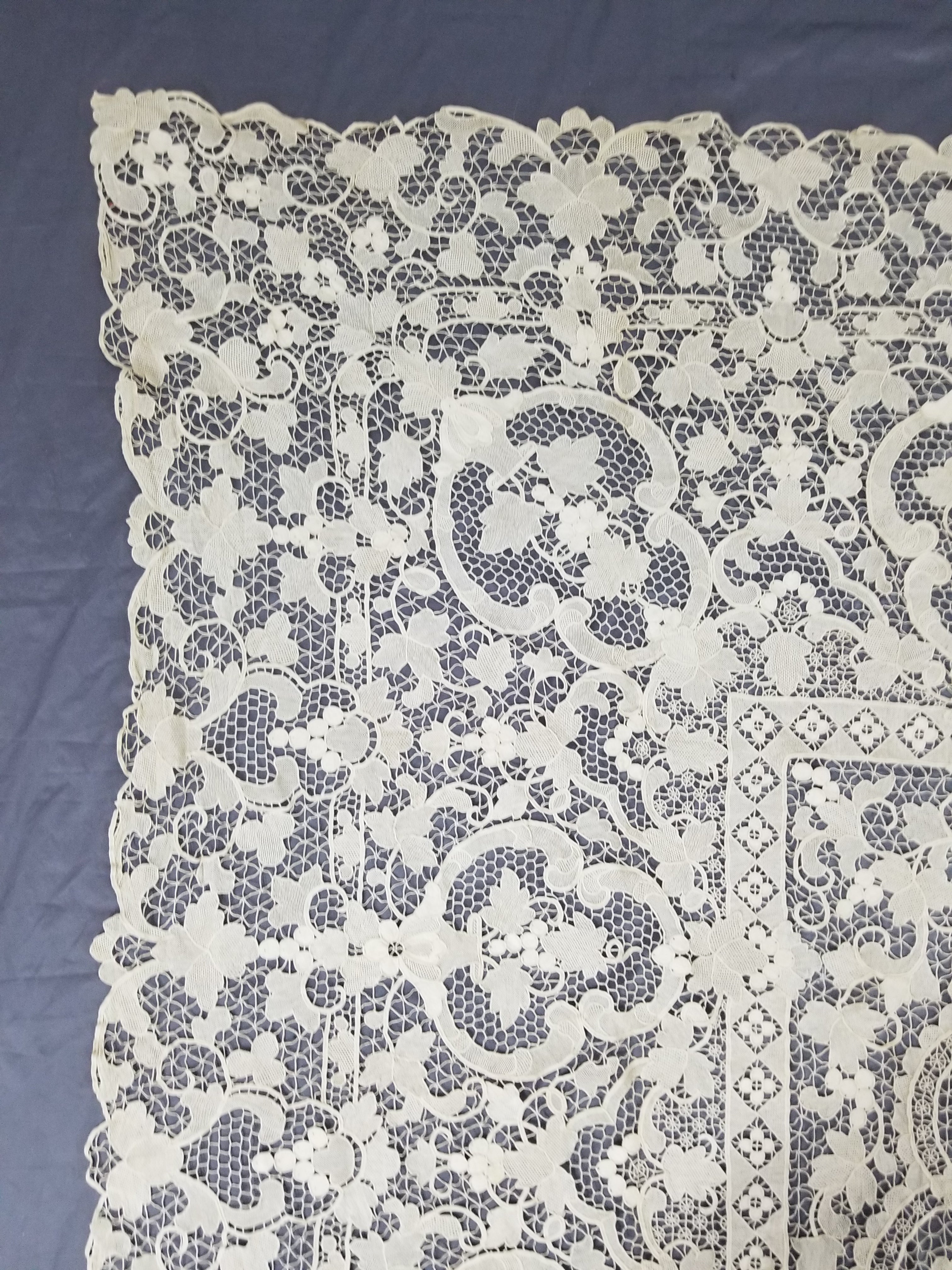 Vintage Italian Point De Venise Needle Lace Tablecloth 256x225cm