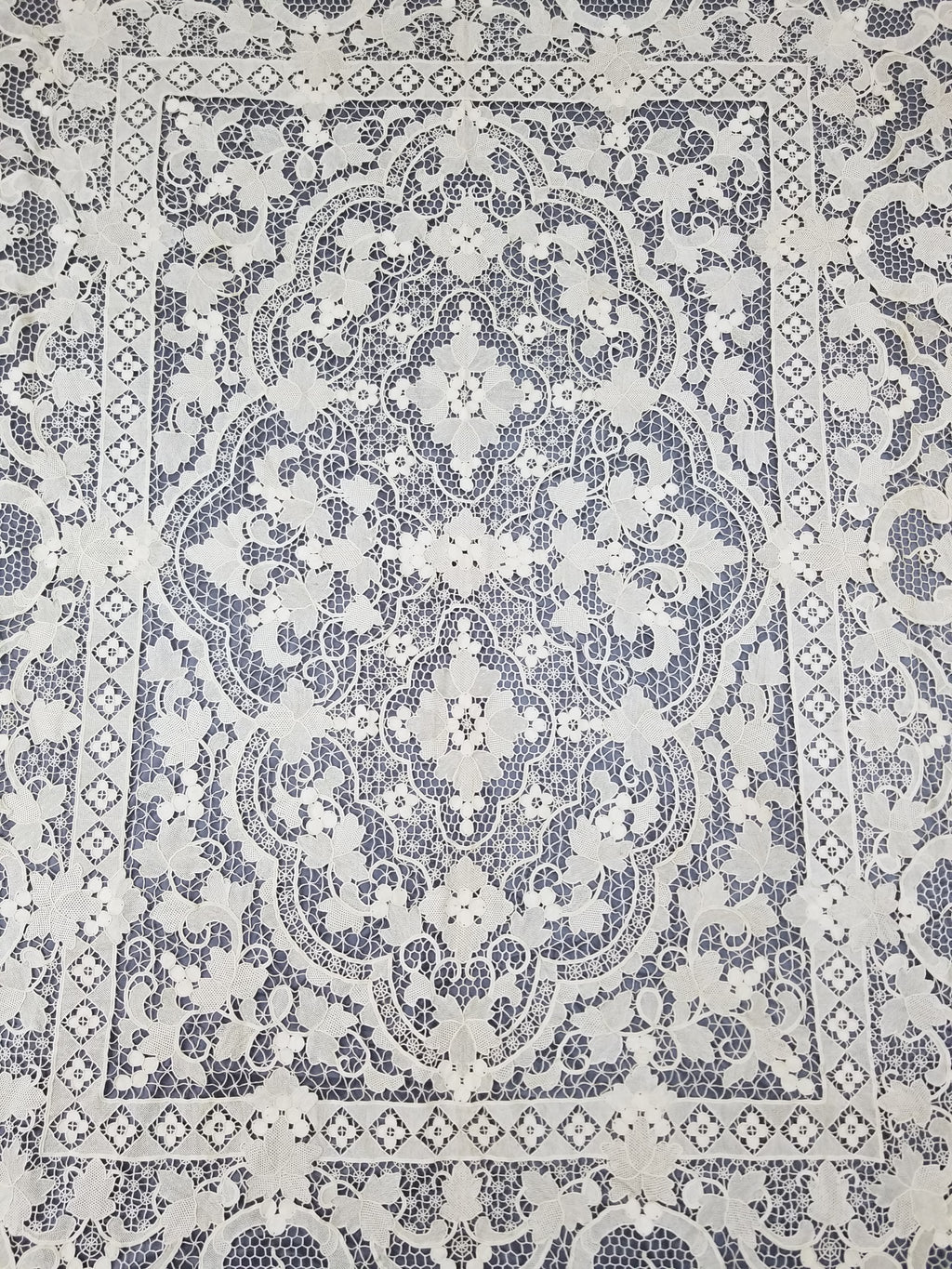 Vintage Italian Point De Venise Needle Lace Tablecloth 256x225cm