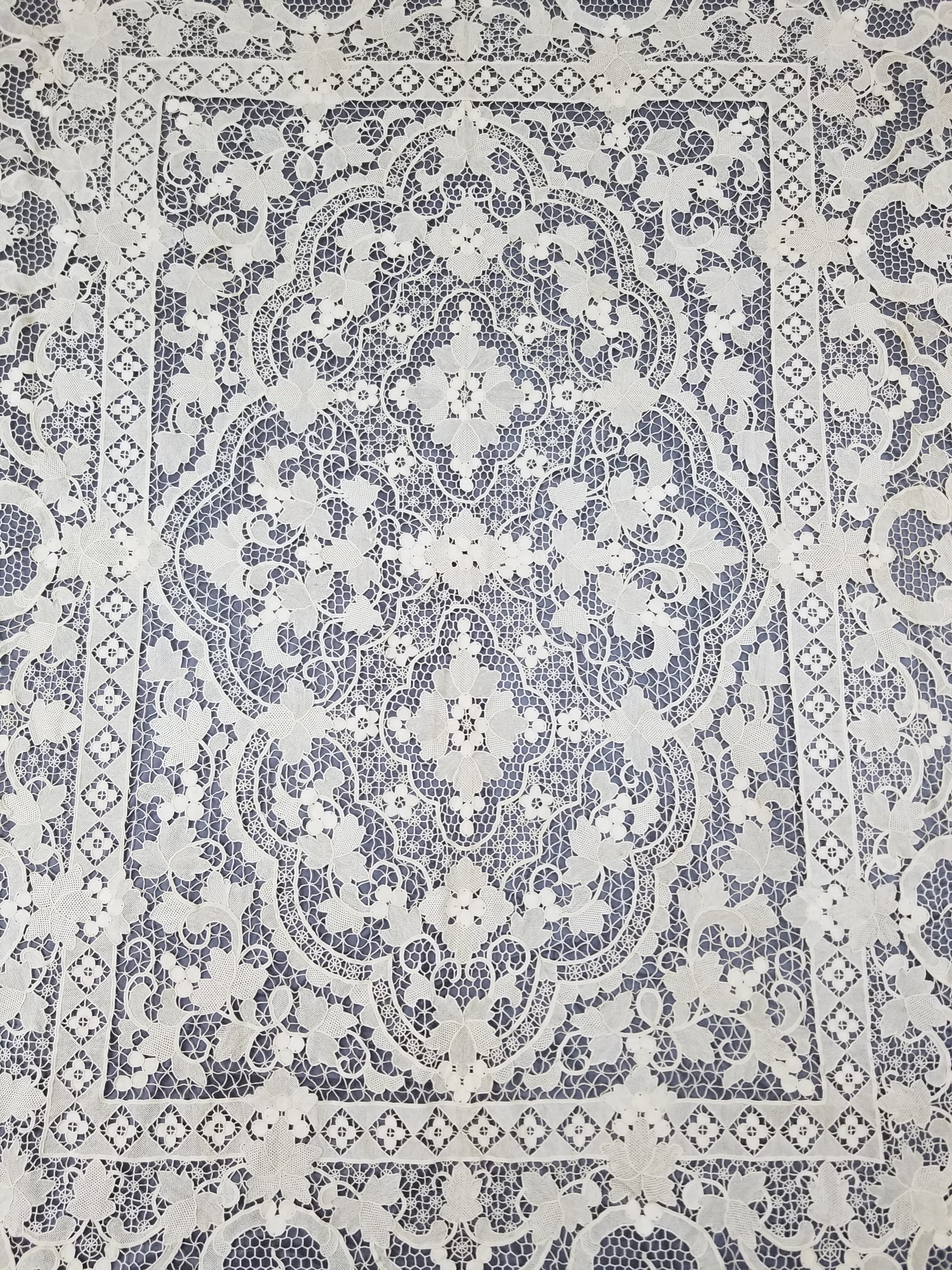 Vintage Italian Point De Venise Needle Lace Tablecloth 256x225cm