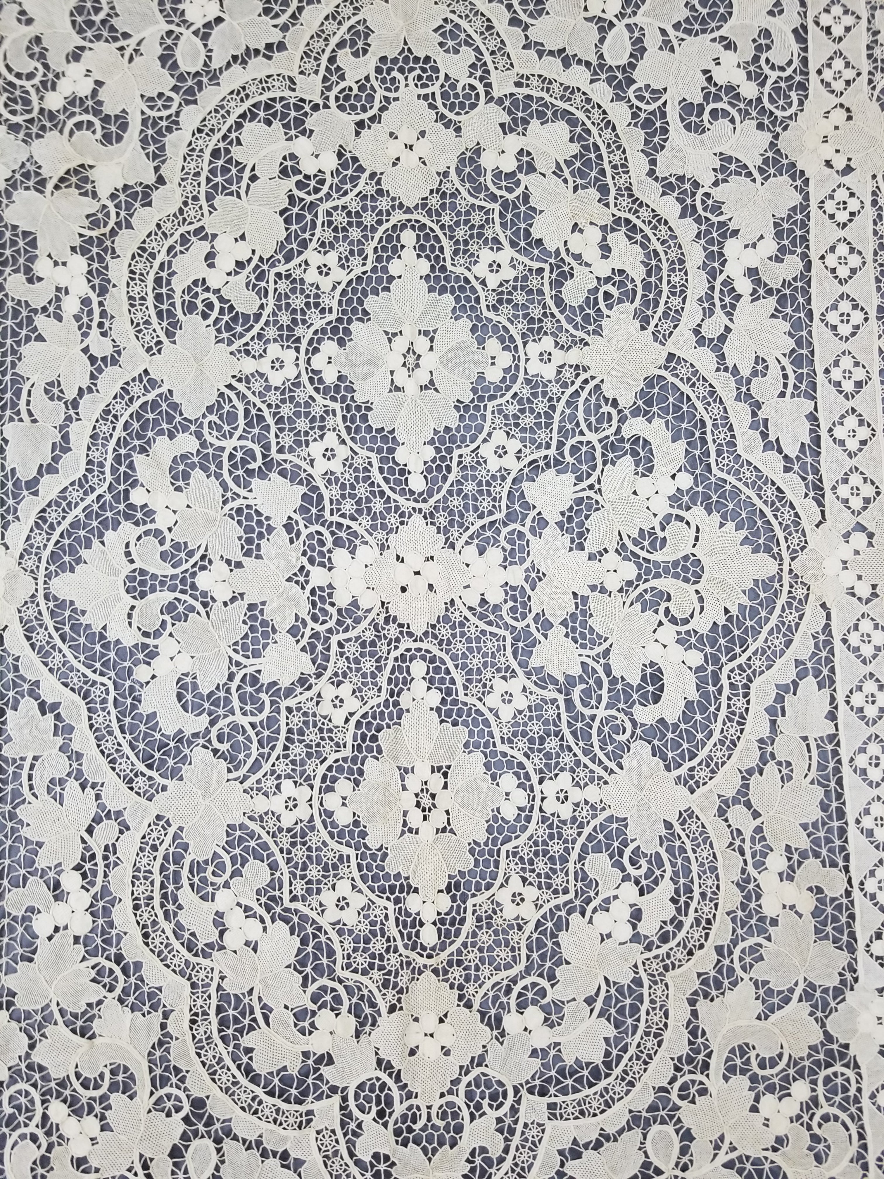 Vintage Italian Point De Venise Needle Lace Tablecloth 256x225cm