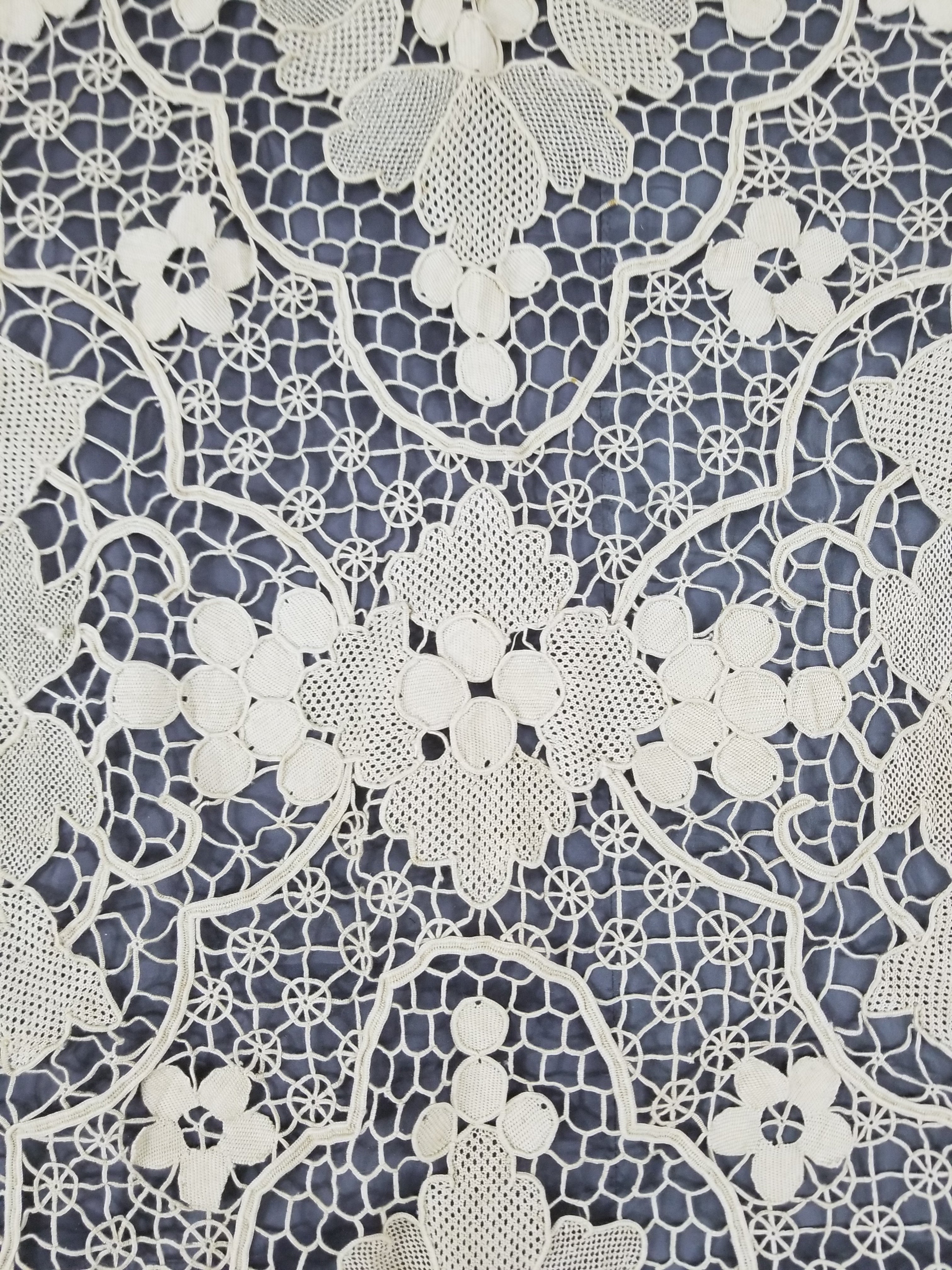Vintage Italian Point De Venise Needle Lace Tablecloth 256x225cm