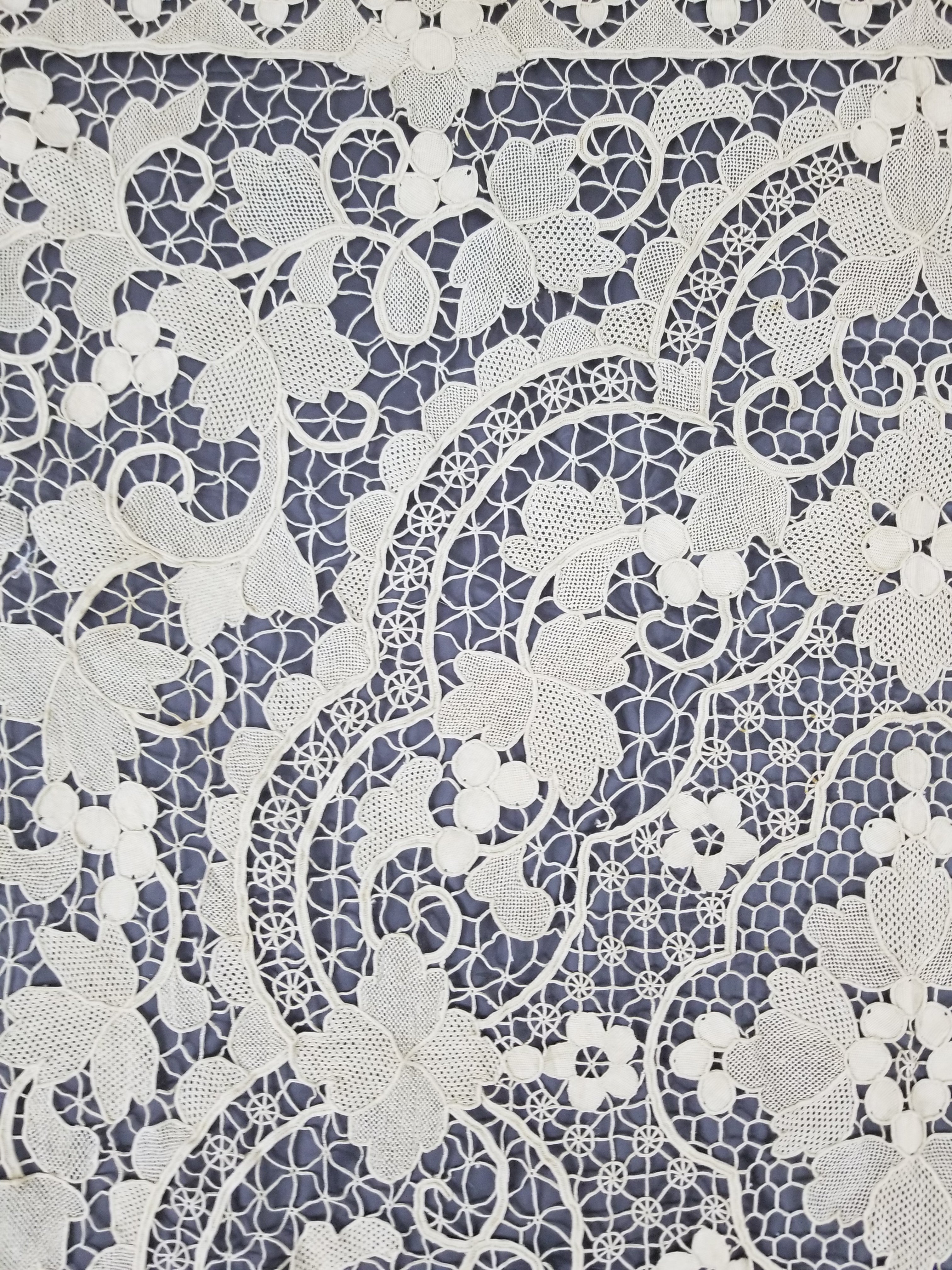 Vintage Italian Point De Venise Needle Lace Tablecloth 256x225cm