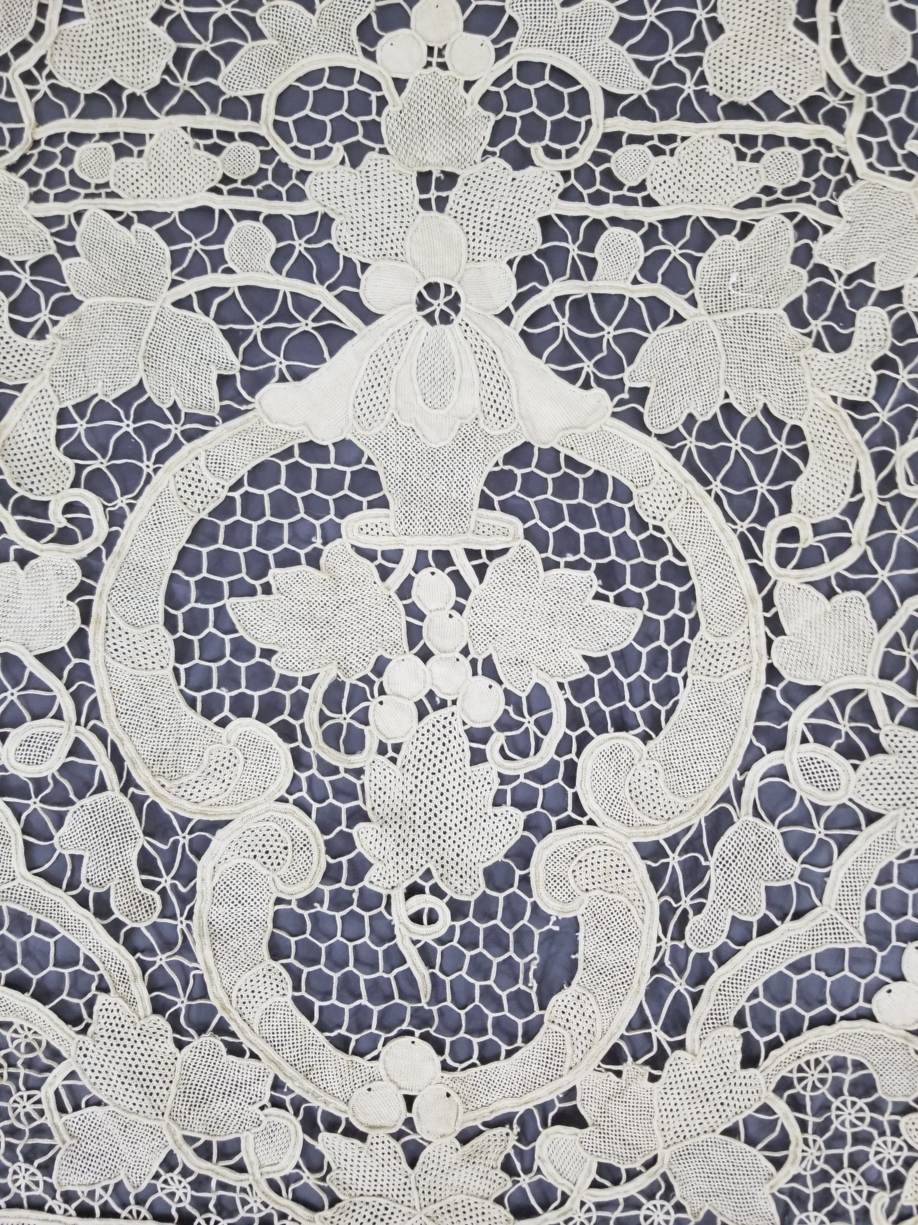 Vintage Italian Point De Venise Needle Lace Tablecloth 256x225cm