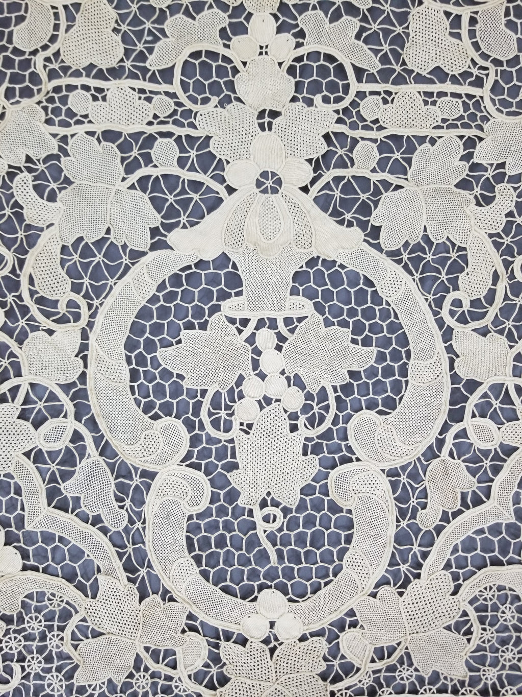 Vintage Italian Point De Venise Needle Lace Tablecloth 256x225cm