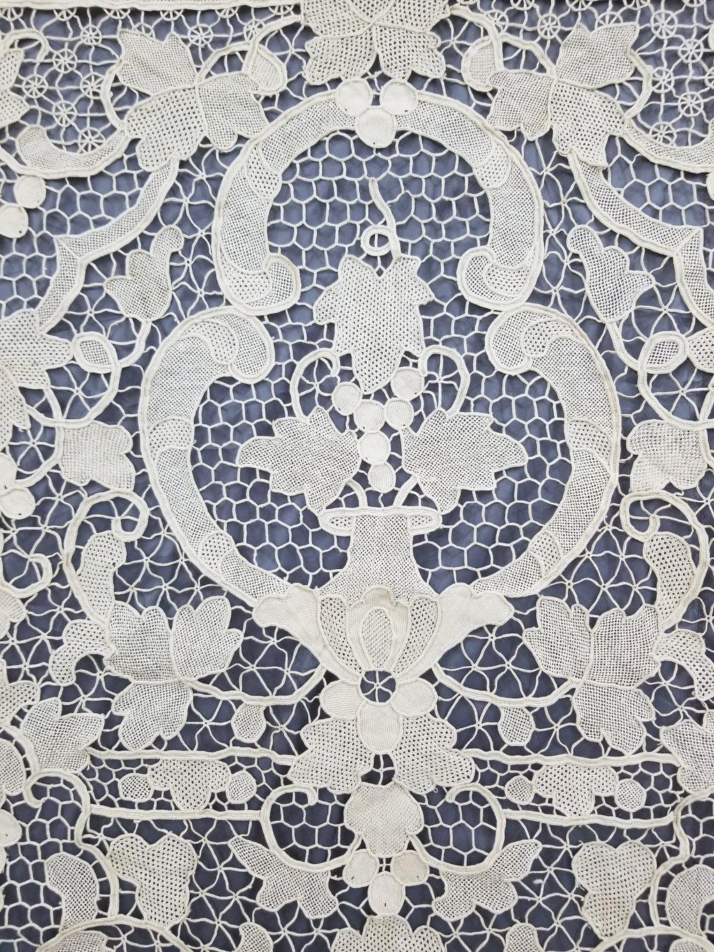 Vintage Italian Point De Venise Needle Lace Tablecloth 256x225cm