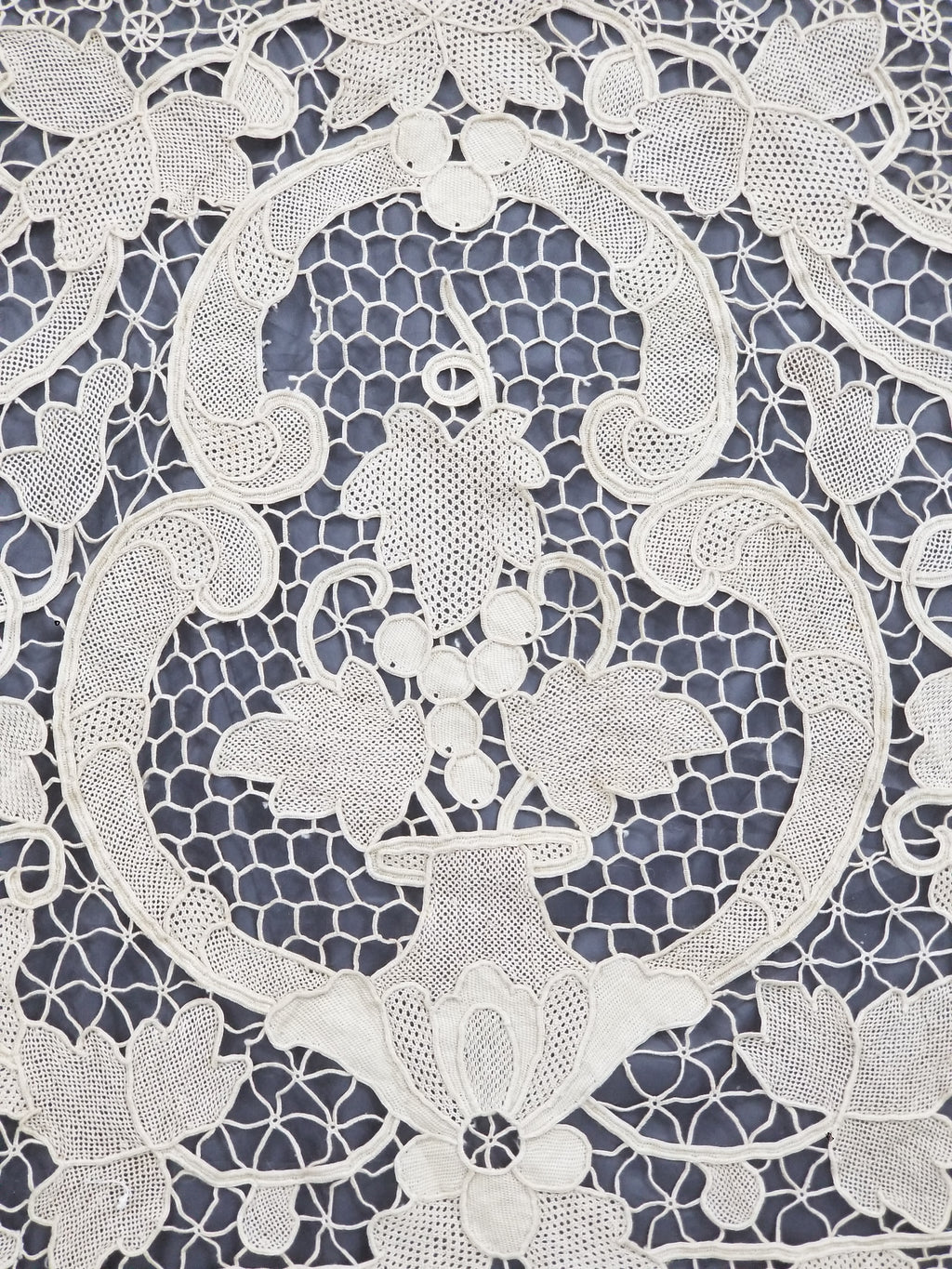 Vintage Italian Point De Venise Needle Lace Tablecloth 256x225cm