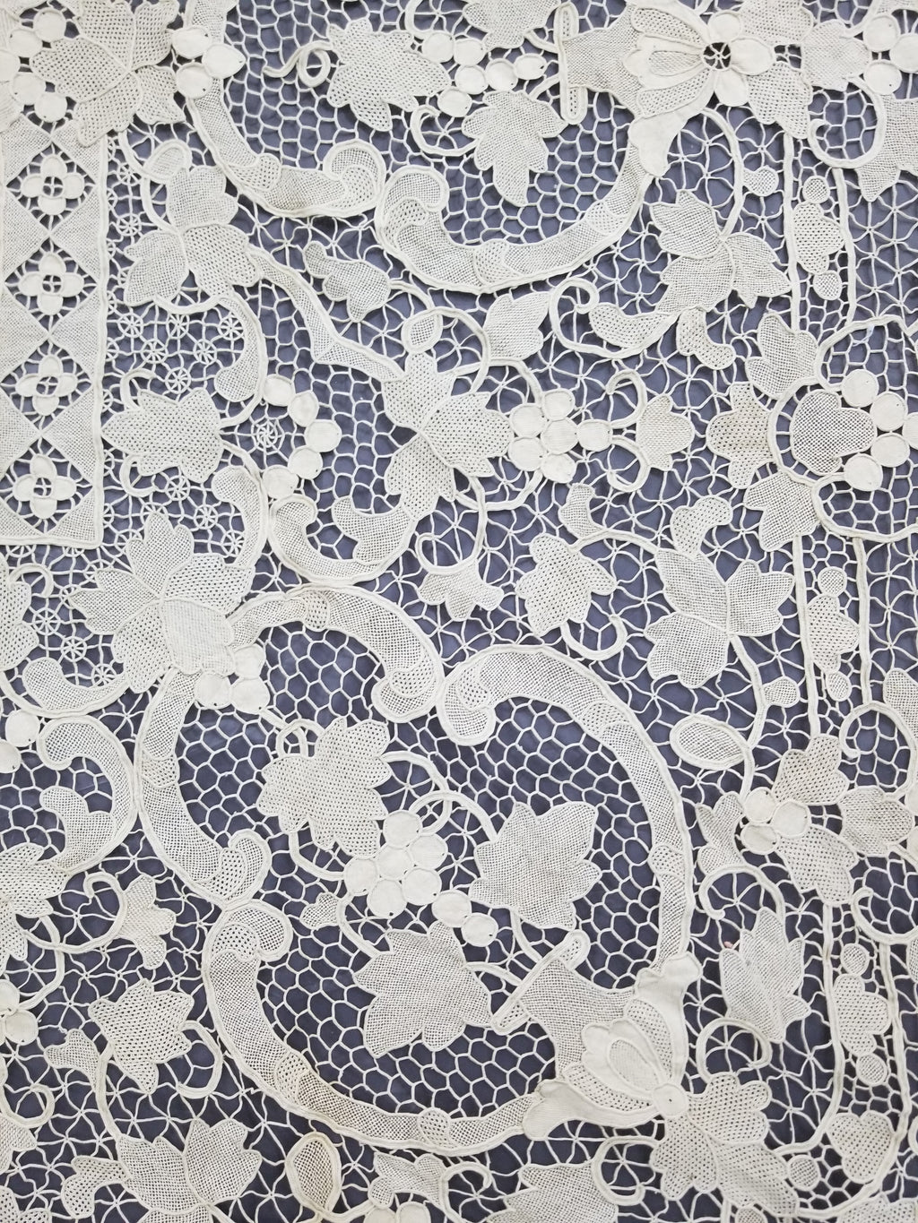 Vintage Italian Point De Venise Needle Lace Tablecloth 256x225cm