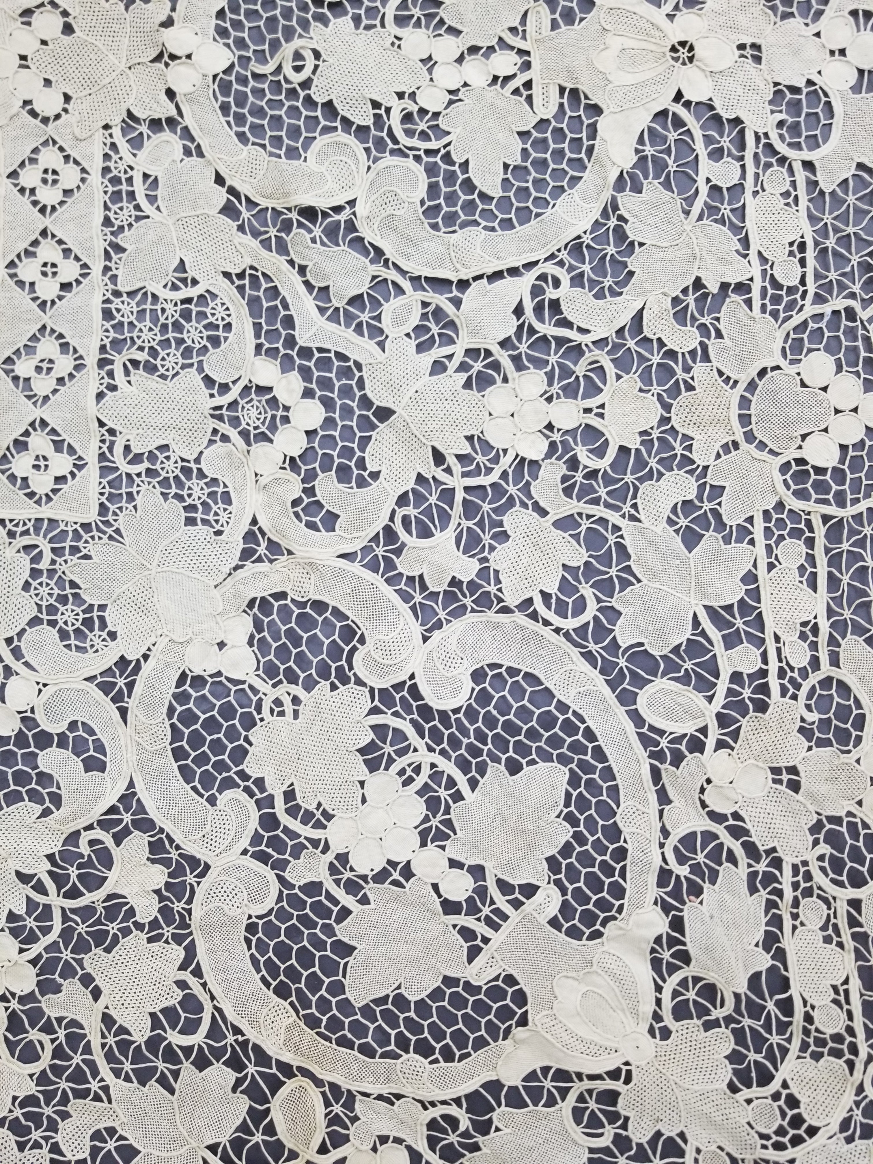 Vintage Italian Point De Venise Needle Lace Tablecloth 256x225cm