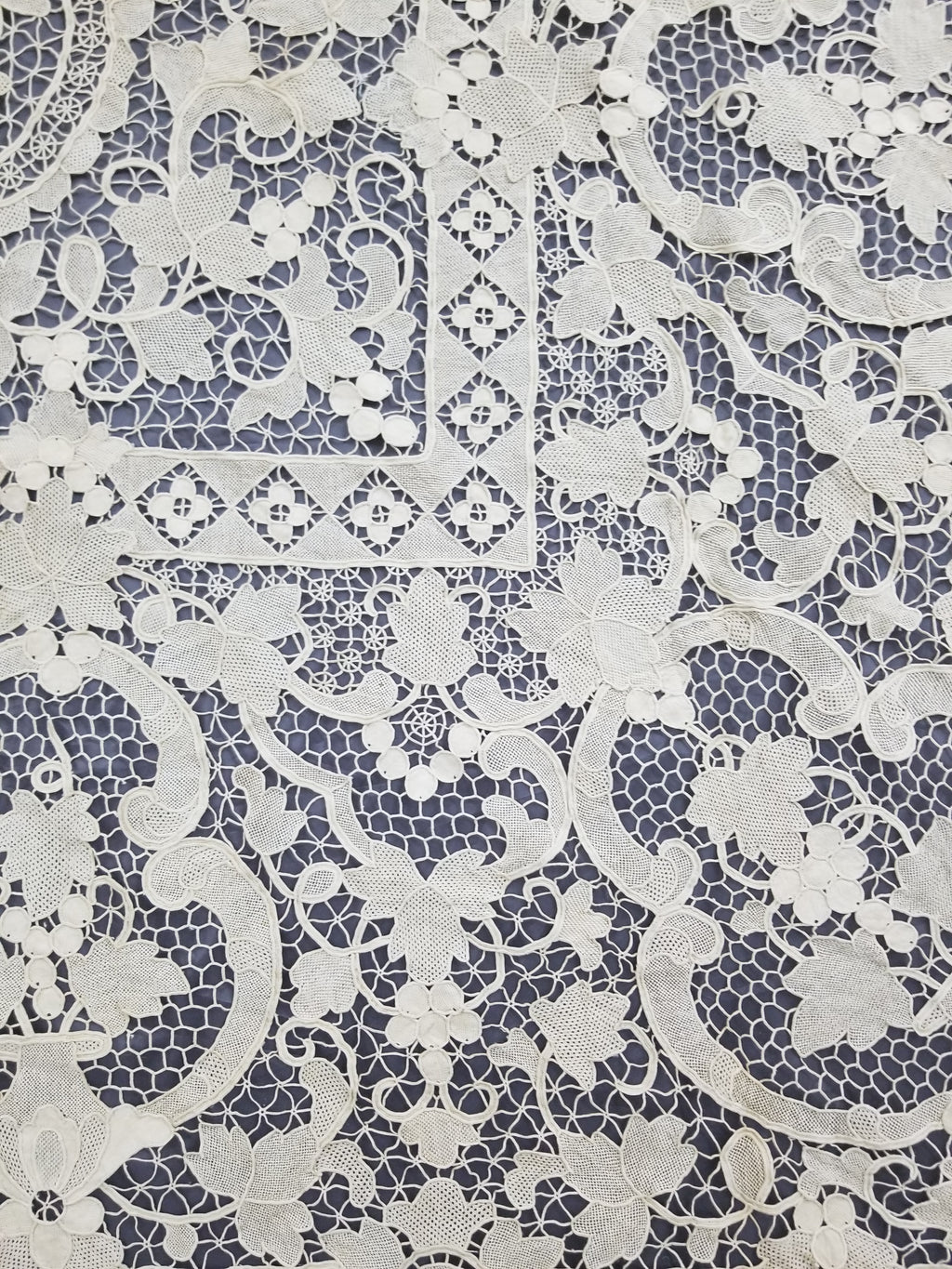 Vintage Italian Point De Venise Needle Lace Tablecloth 256x225cm