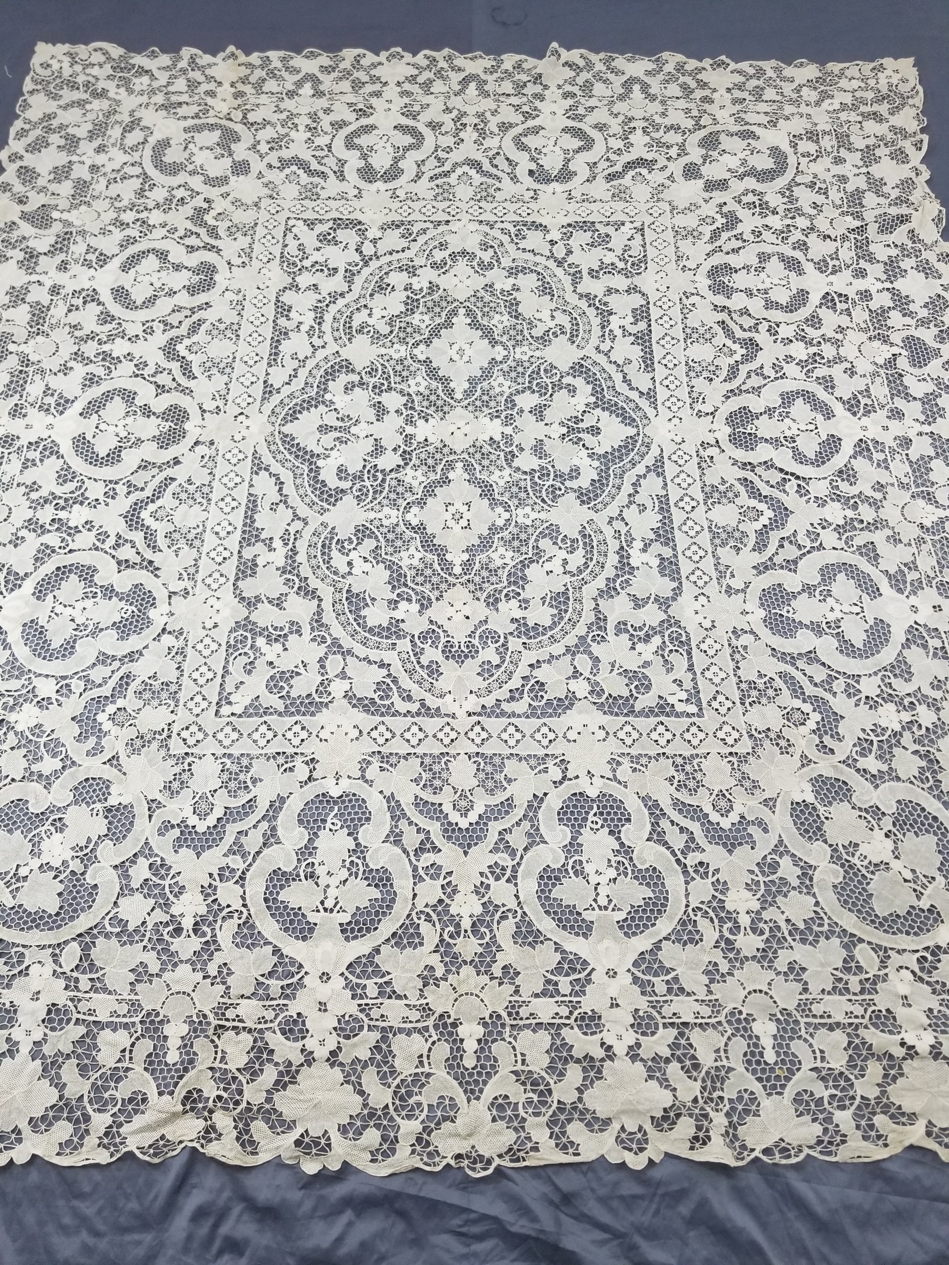 Vintage Italian Point De Venise Needle Lace Tablecloth 256x225cm