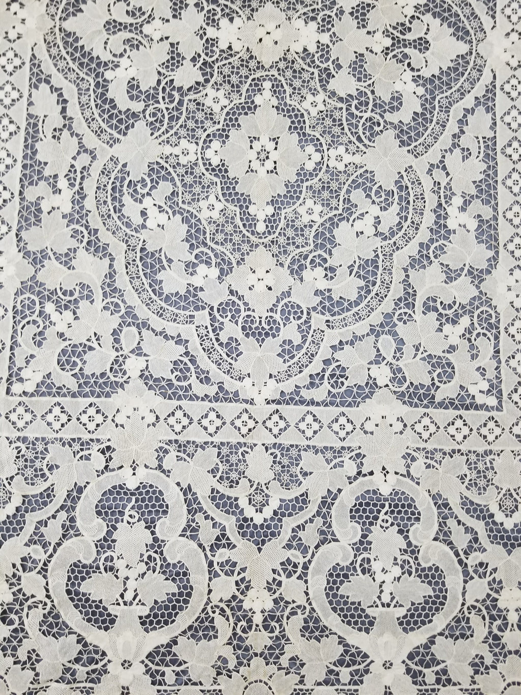 Vintage Italian Point De Venise Needle Lace Tablecloth 256x225cm